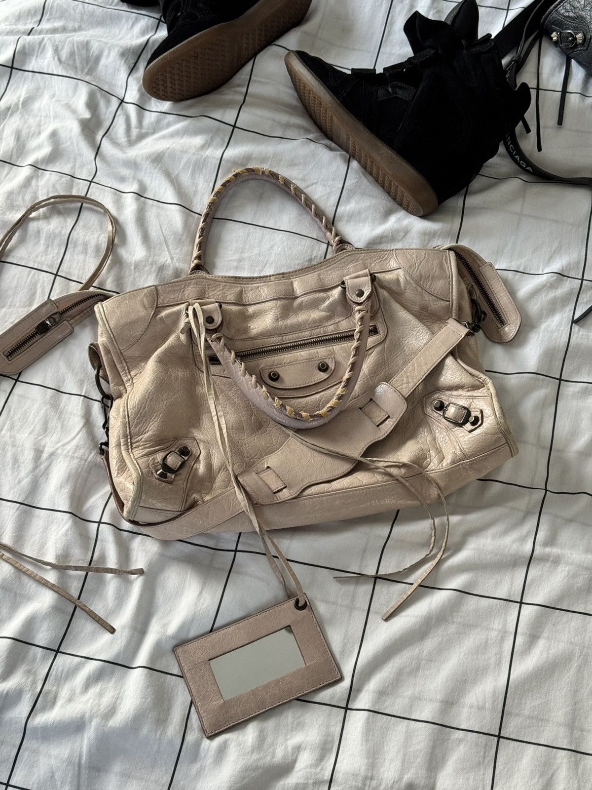 Balenciaga Vintage Balenciaga 00s City Bag Distressed Leather Handbag Size ONE SIZE - 1 Thumbnail