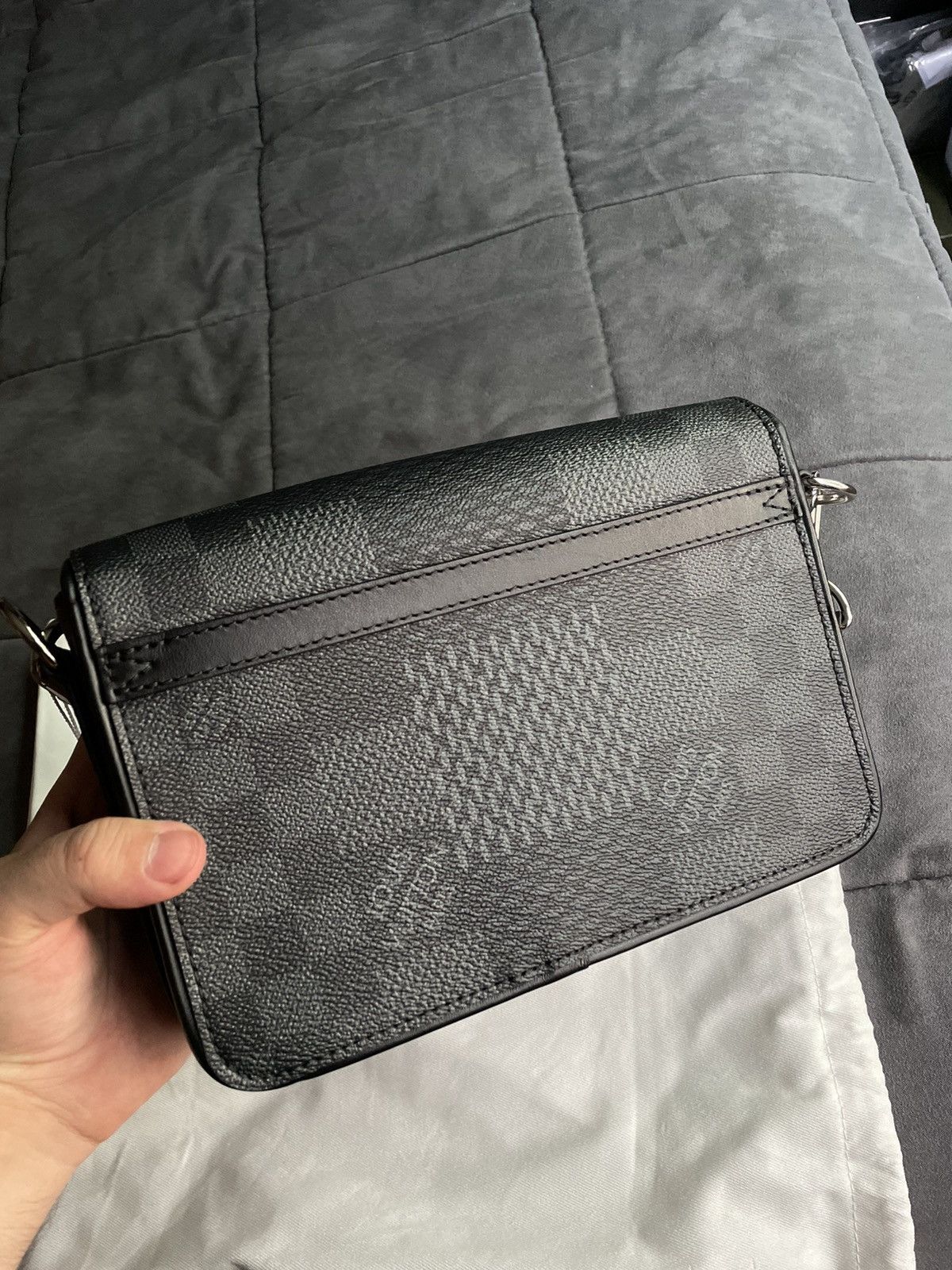 Louis Vuitton Louis Vuitton Graphite 3D Studio Damier Messenger Bag Size ONE SIZE - 3 Thumbnail