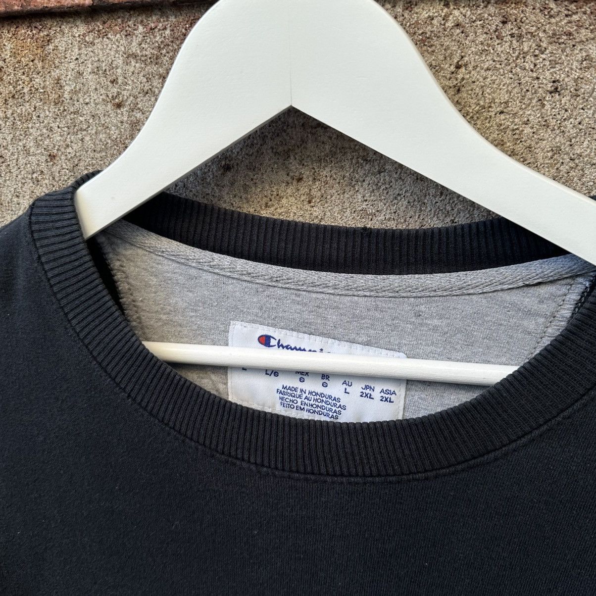 Champion Vintage Champion Sweatshirt Small Logo Y2K 00s USA Size L Size US L / EU 52-54 / 3 - 6 Thumbnail