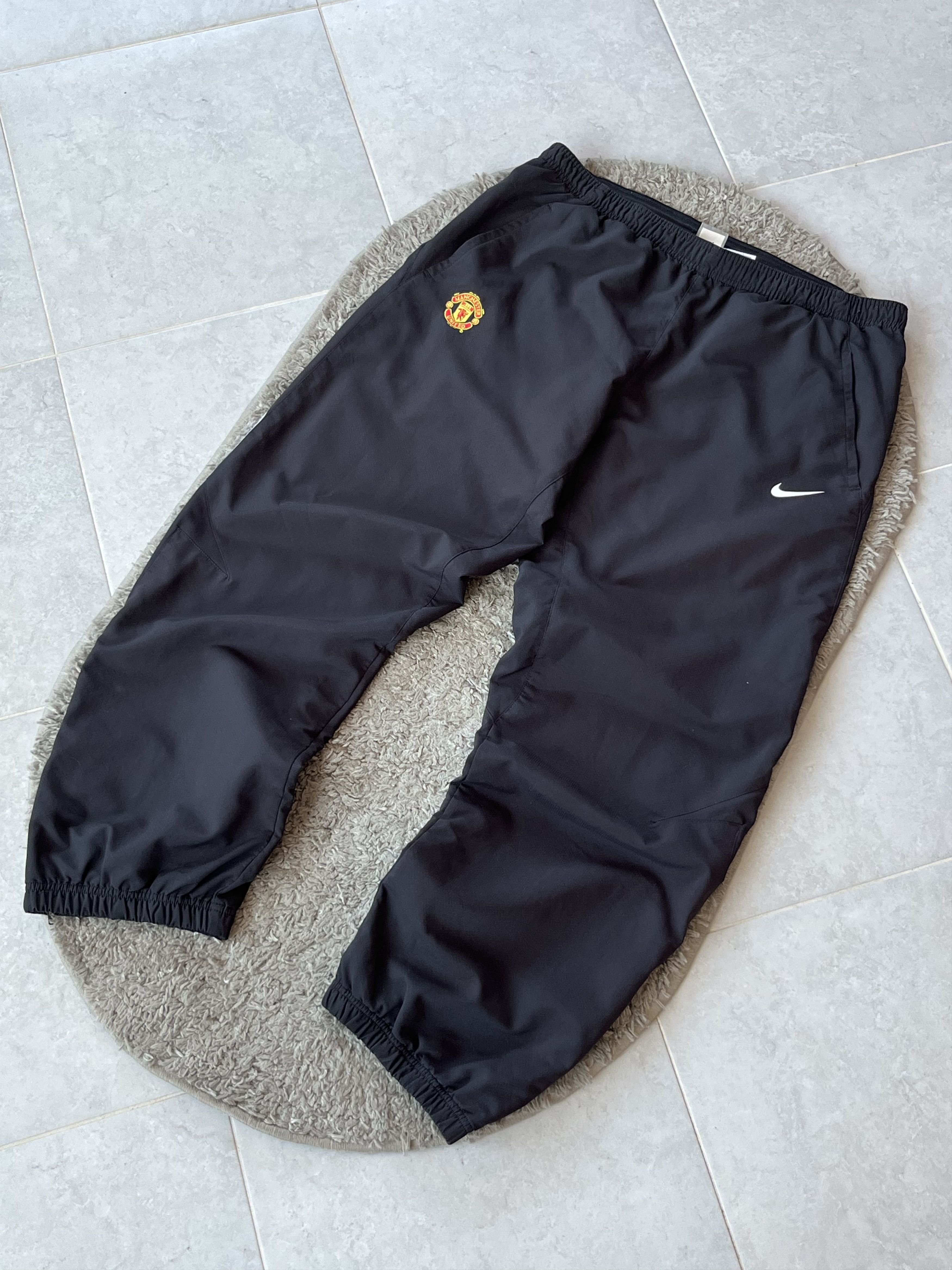Nike Vintage Nylon Pants Nike Soccer Football MANCHESTER UNITED Size US 34 / EU 50 - 2 Thumbnail