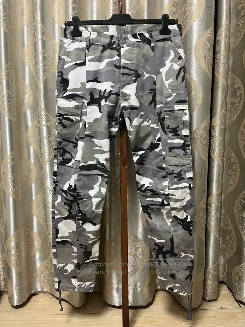Vetements Vetements size L Camouflage pants Size US 27 - 1 Thumbnail