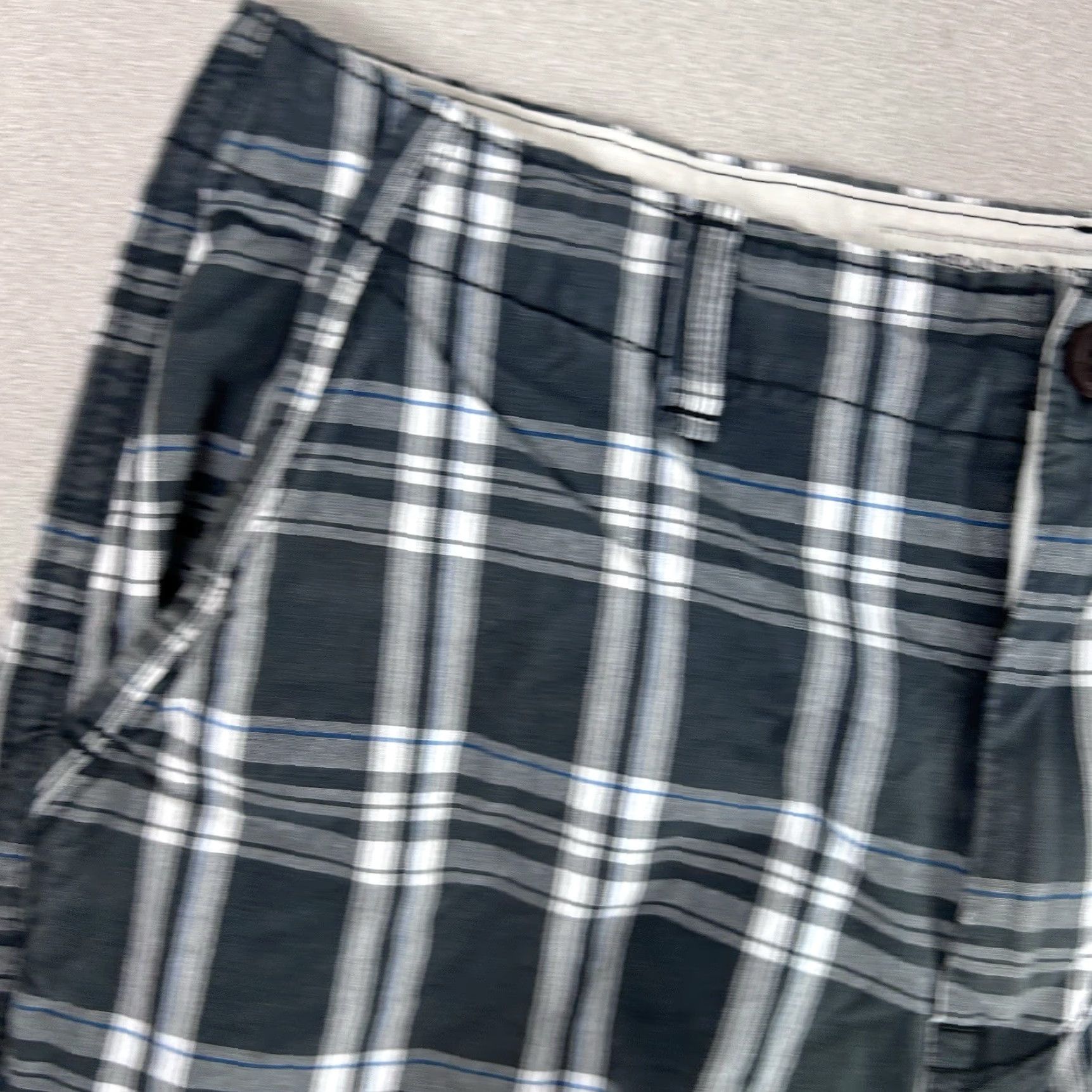 Vintage AMERICAN EAGLE Shorts Mens 36 Cotton Plaid Blue Gray 10.5” Inseam Longer Length Chino Casual Preppy Size US 36 / EU 52 - 4 Thumbnail