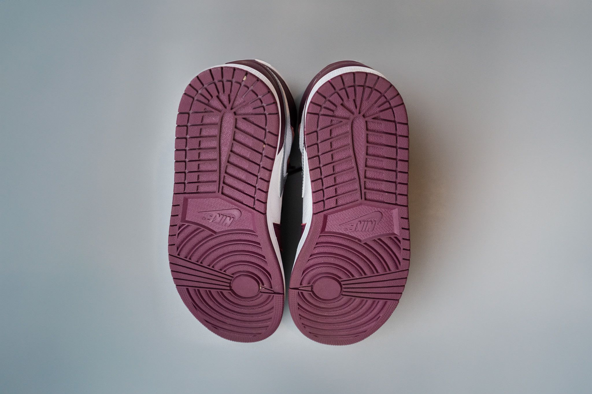 Jordan Brand Jordan 1 Retro High OG Bordeaux Size US 8.5 / EU 41-42 - 4 Thumbnail