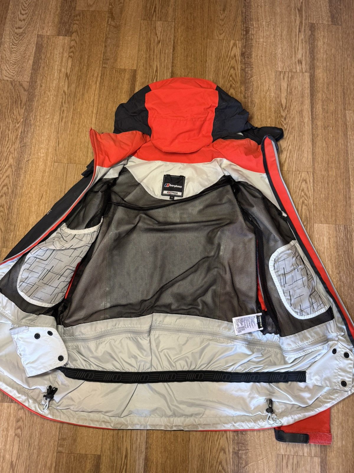 Berghaus Berghaus Gore-Tex Pro Jacket S Size Men Orange-black Outdoor Size US S / EU 44-46 / 1 - 14 Thumbnail