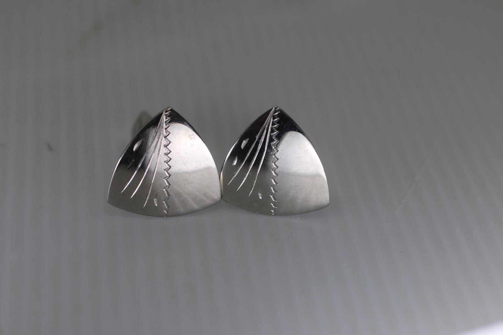 The Unbranded Brand Vintage Silver-Tone Sculpted Cufflinks Modern Design Size ONE SIZE - 2 Thumbnail
