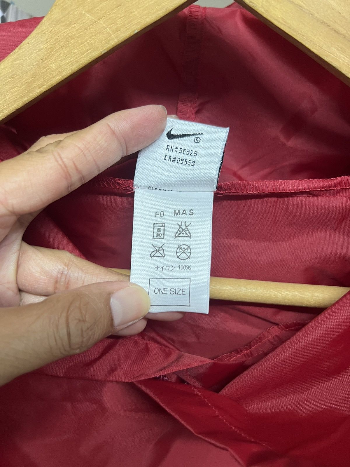 Nike Vintage NIKE Centre Swoosh Cloak Raincoat Size US L / EU 52-54 / 3 - 8 Thumbnail