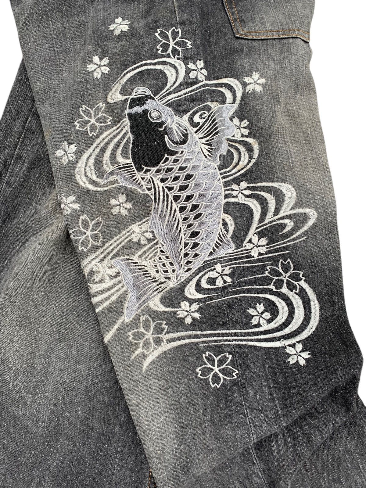 Karakuri Tamashii JAPANESE DOMINATE FISH KOI EMBROIDERED LIKE KARAKURI DENIM Size US 33 - 11 Thumbnail