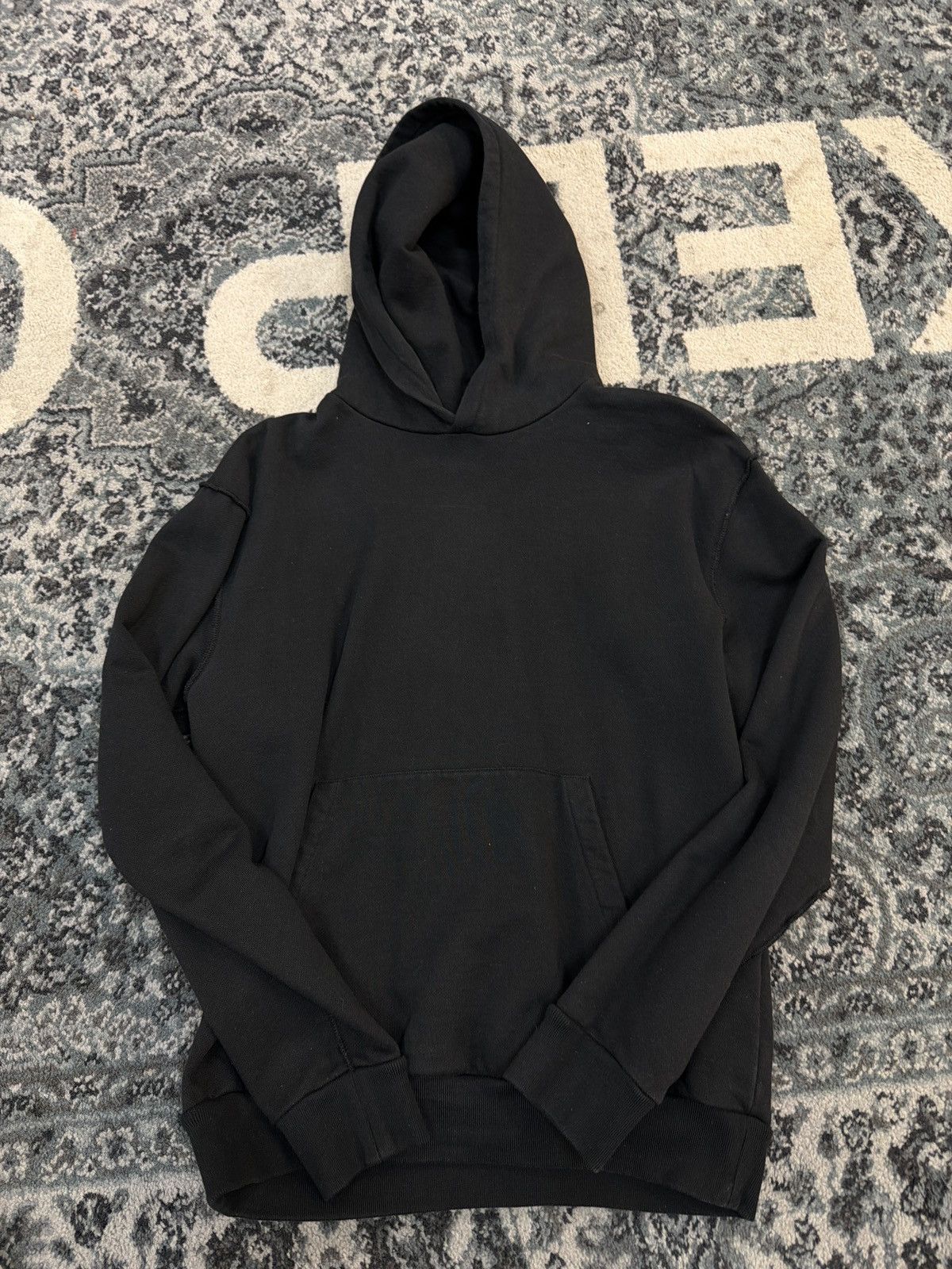 Louis Vuitton Louis Vuitton Back Logo Hooded Sweatshirt Black Size US S / EU 44-46 / 1 - 1 Thumbnail