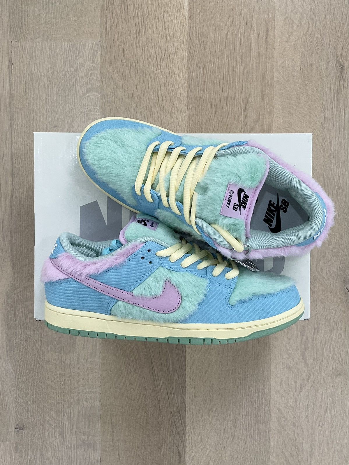 Nike SB x Verdy Dunk Low Pro Visty FN6040-400