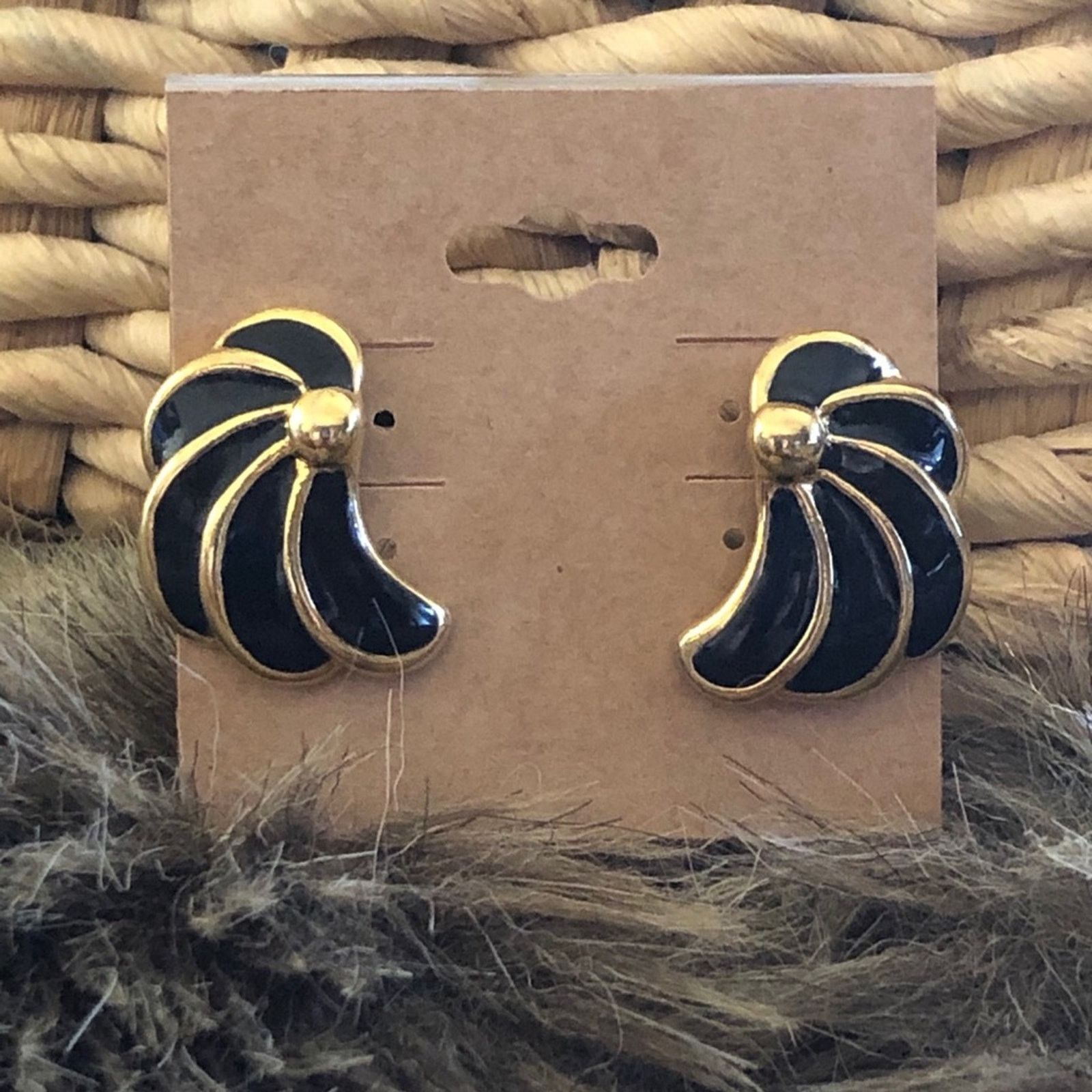 Vintage Vintage black enamel gold tone setting earrings Size ONE SIZE - 1 Thumbnail