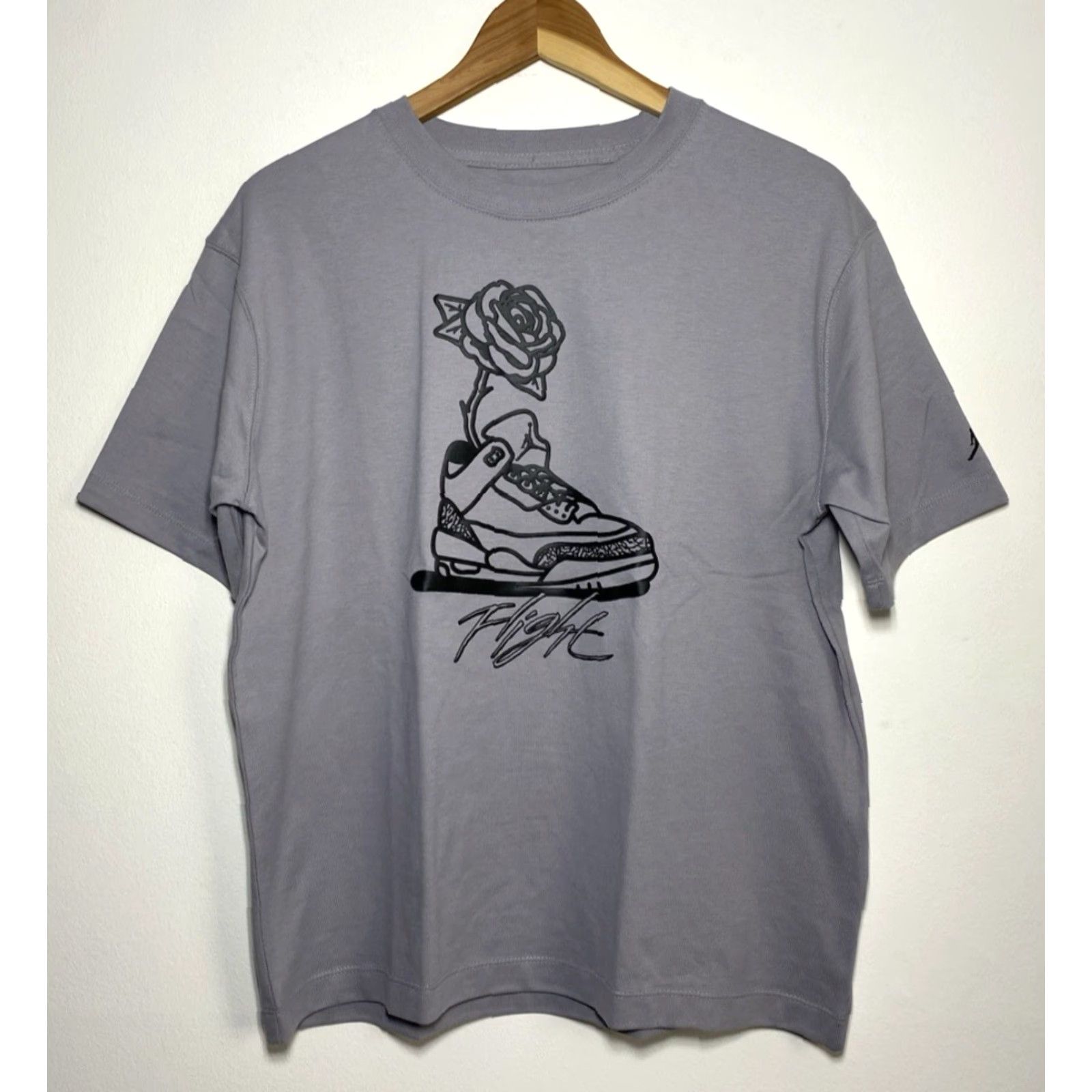 Jordan Brand Air Jordan Women's Flight Graphic T-Shirt DV1408-011 Crew Neck Short Sleeve Gray Size S Loose Fit NWT Size S / US 4 / IT 40 - 4 Thumbnail