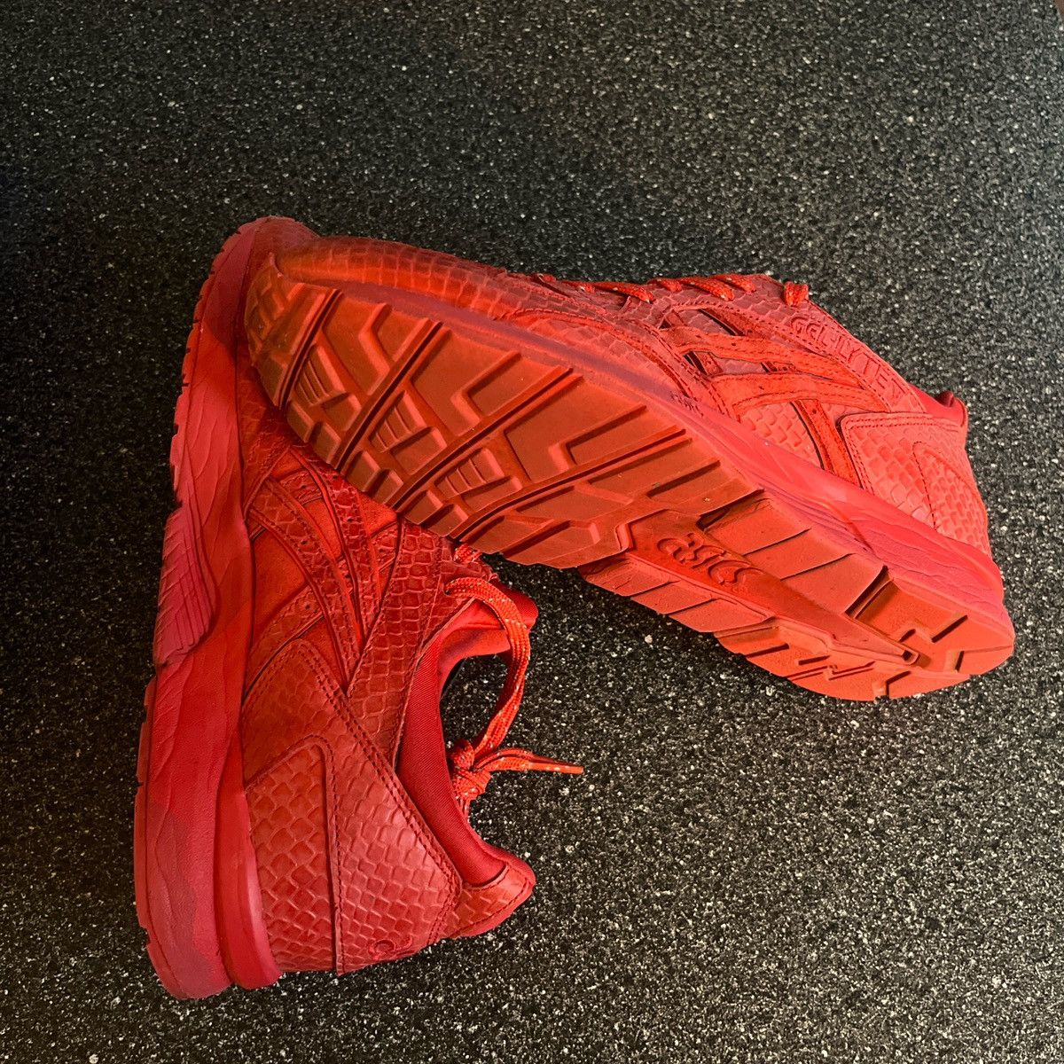 Asics ASICS Gel Lyte V ‘Red Mamba’ Size US 9.5 / EU 42-43 - 3 Thumbnail