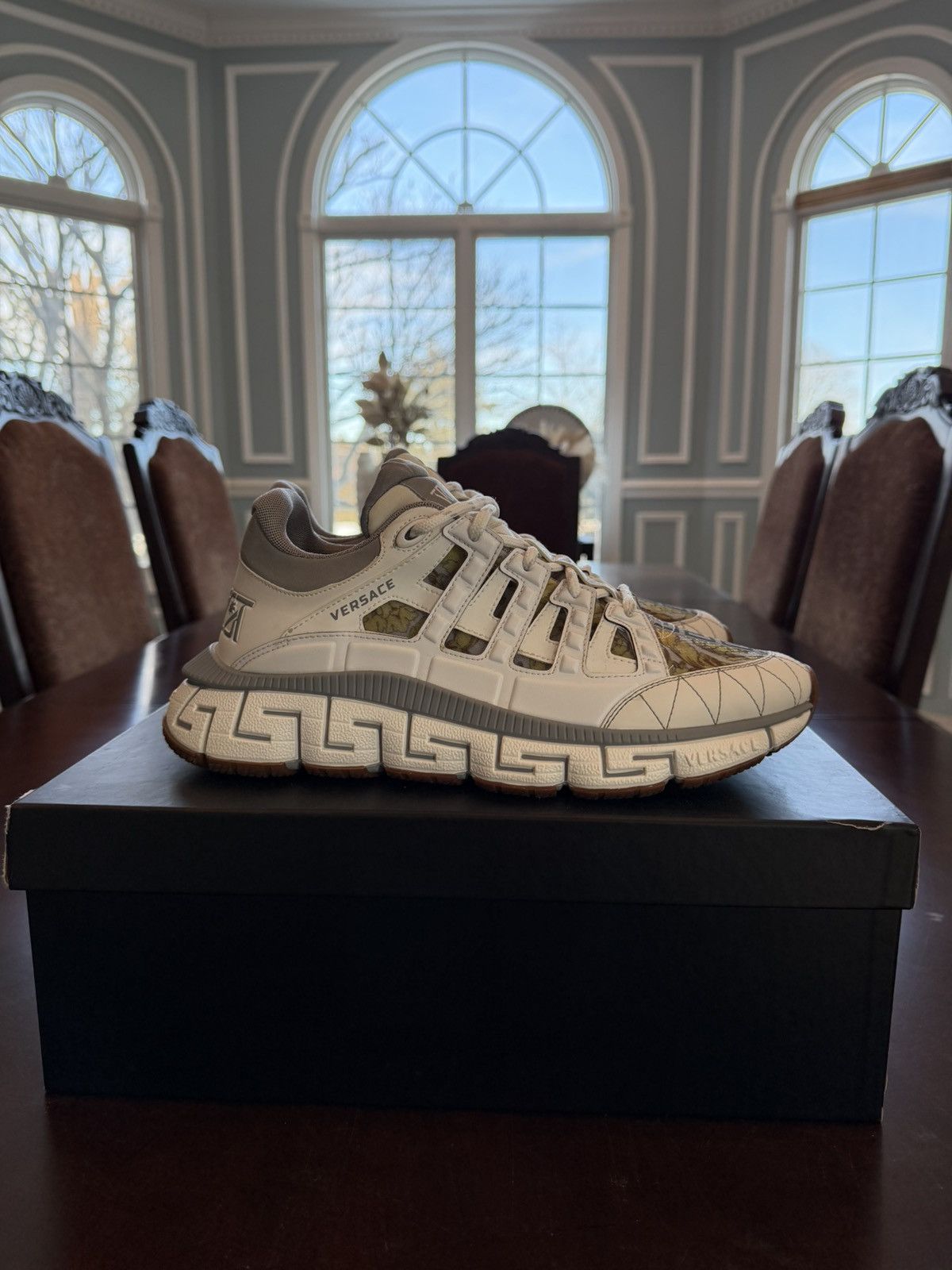 Versace Versace Trigreca Size 10 LIKE NEW Size US 10 / EU 43 - 2 Thumbnail