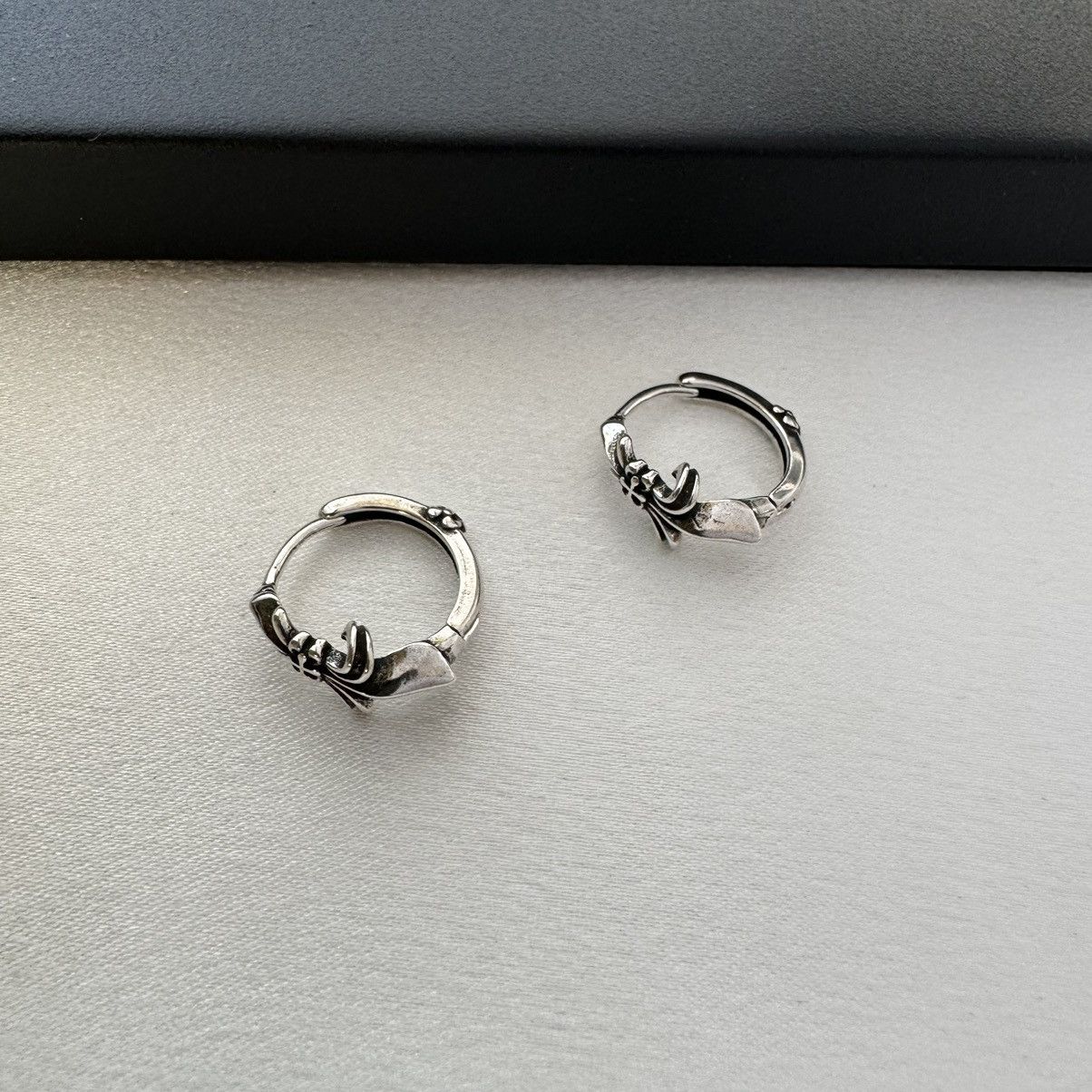 Other 18mm Cross Small Hoop Earrings for Men Women, Size ONE SIZE - 1 Thumbnail