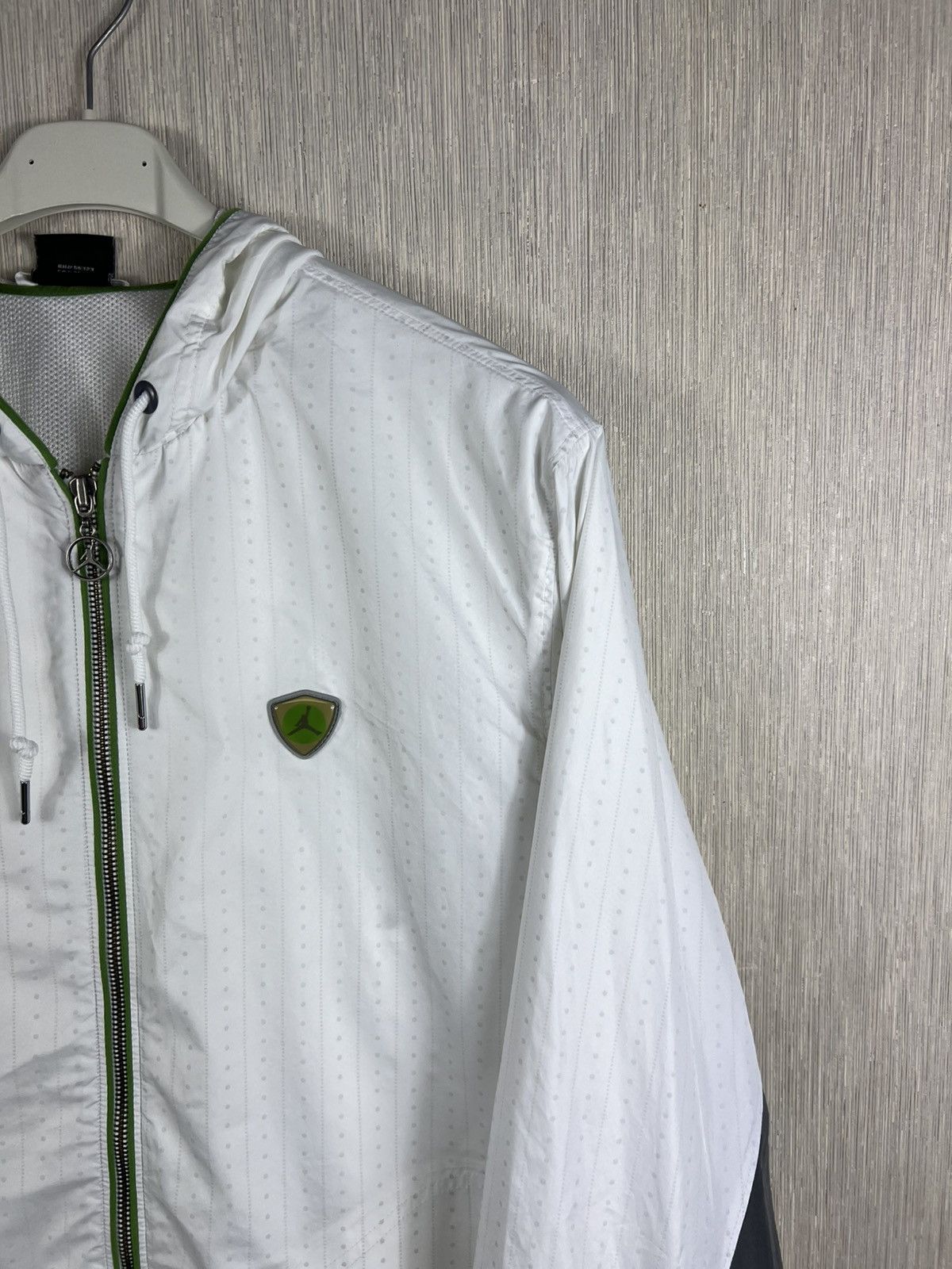 Jordan Brand Vintage Nike Jordan brand y2k light jacket windbreaker retro Size US L / EU 52-54 / 3 - 3 Thumbnail
