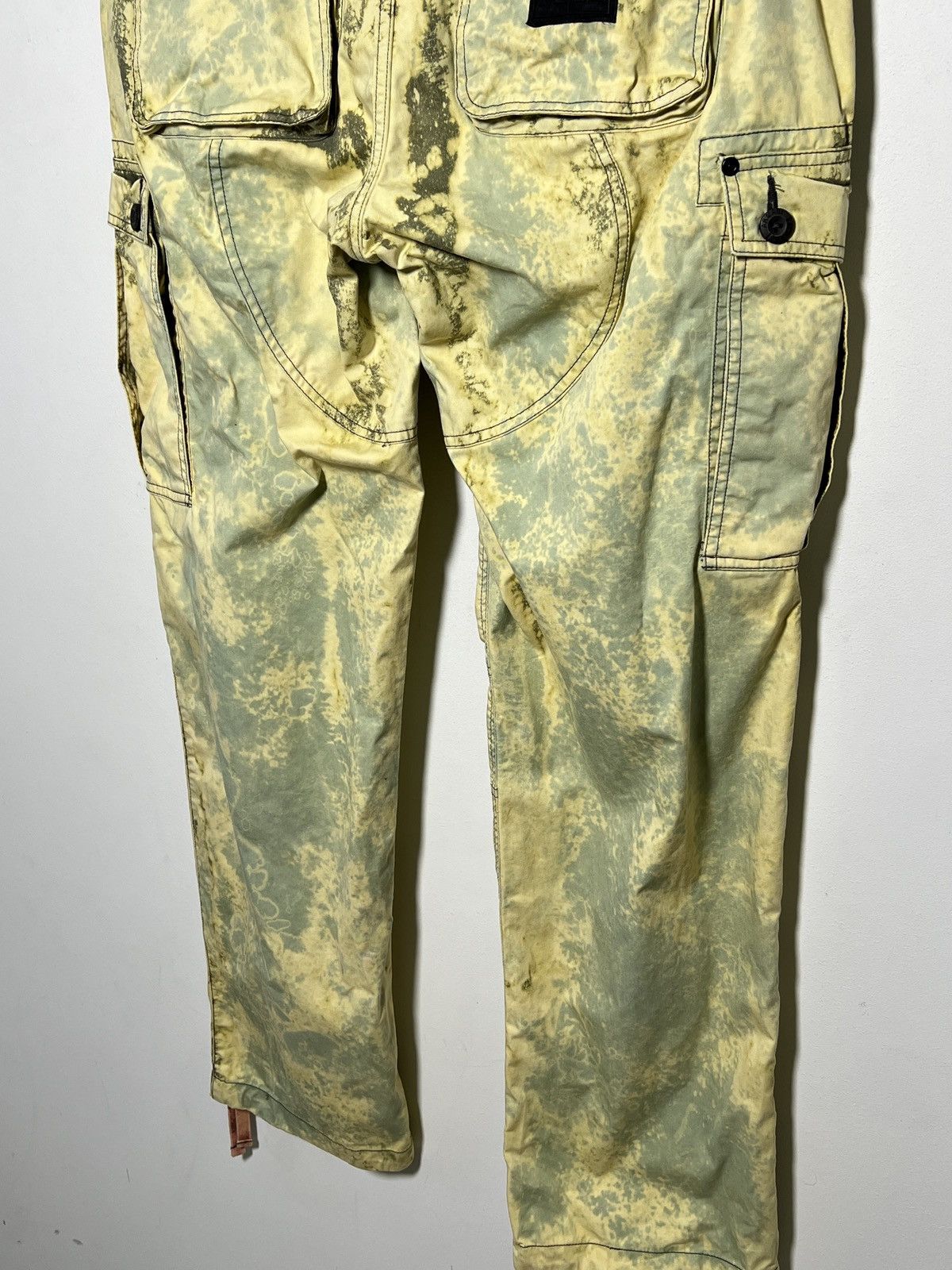Giorgio Armani giorgio armani tie dye cargo camo multipocket army pants Size US 33 - 11 Thumbnail