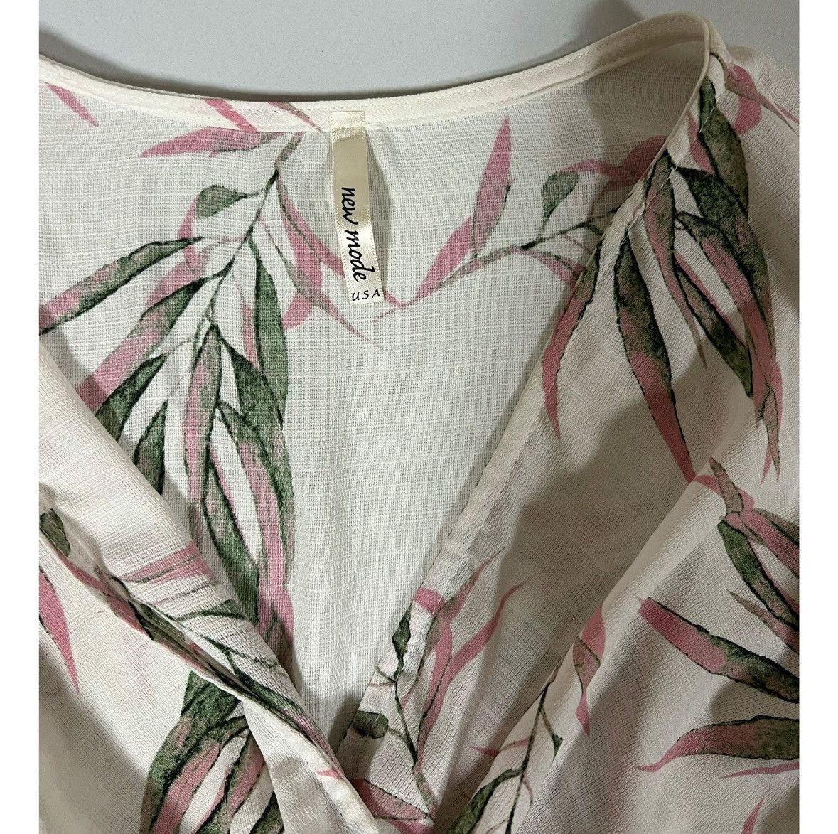 Japanese Brand Beige Palm Tree Twist-Front Shirt Crop Top Blouse Size S 🌸✨ Size S / US 4 / IT 40 - 3 Thumbnail