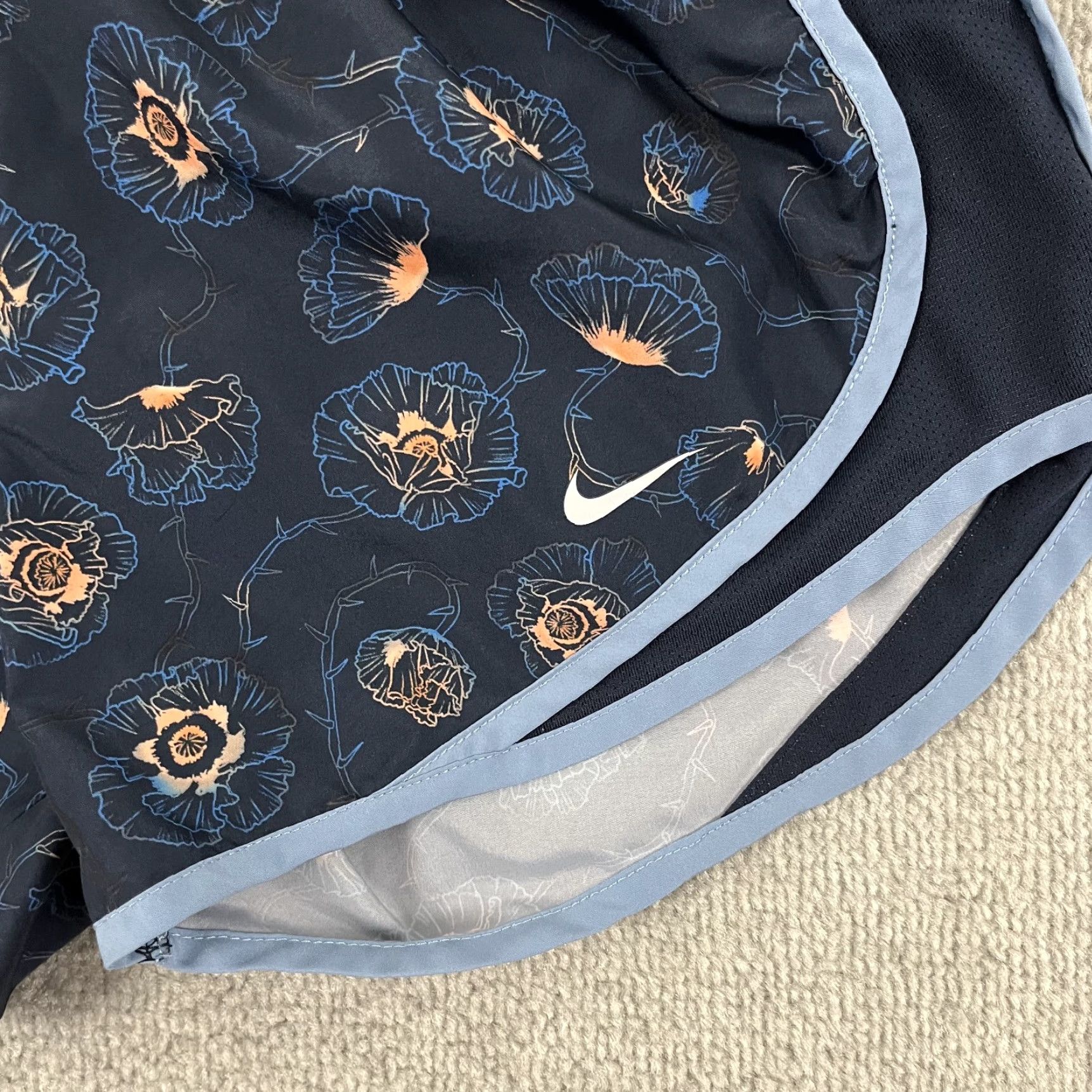 Nike Nike Shorts Womens Small / 3" Lined Blue & Black Dri-Fit Tempo Floral Running Size 28" / US 6 / IT 42 - 4 Thumbnail