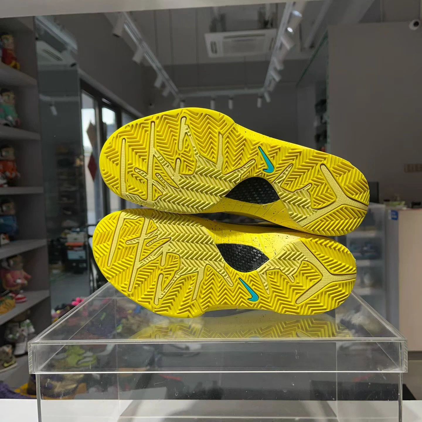 Nike Kyrie 4 Nai Gao EUR 42 Worn 2x Size US 9 / EU 42 - 8 Thumbnail