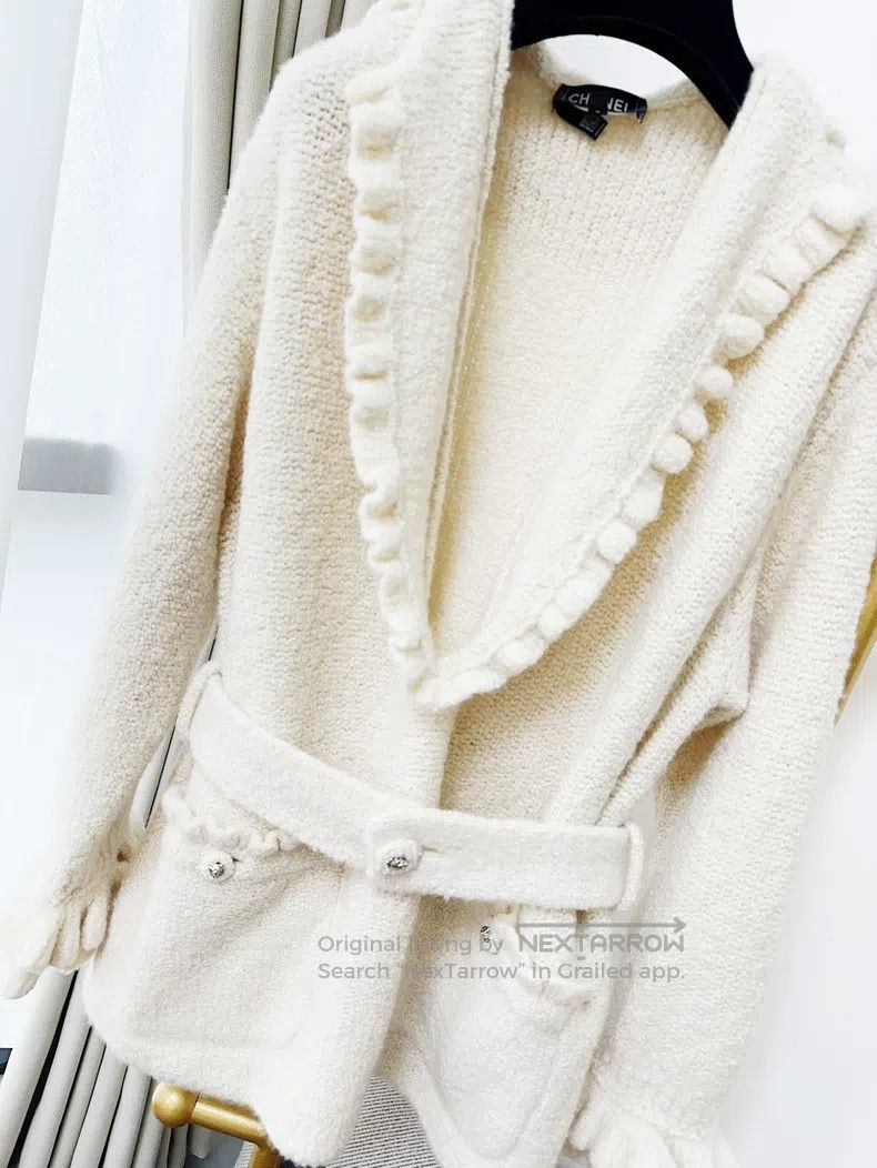 Chanel Chanel 24K autumn and winter milk white ruffle v-neck knit Size XS / US 0-2 / IT 36-38 - 4 Thumbnail