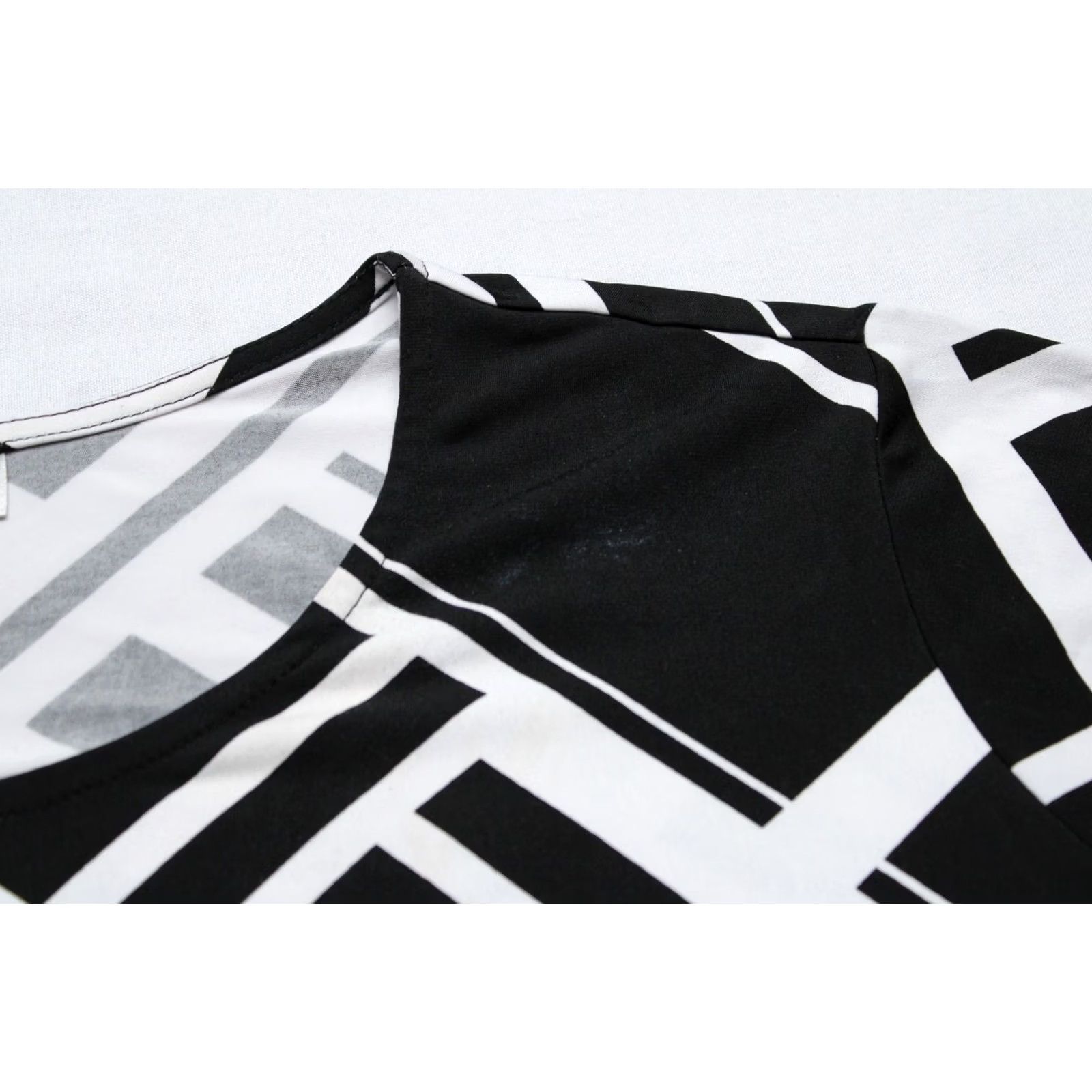 Avenue VIP Knits by Avenue Women's Geometric Print Tunic Top MS7 Black Size 26/28 Shirt Womens Tunic Black Geometric Print MS7 26/28 Size 4XL / US 24-26 - 4 Thumbnail