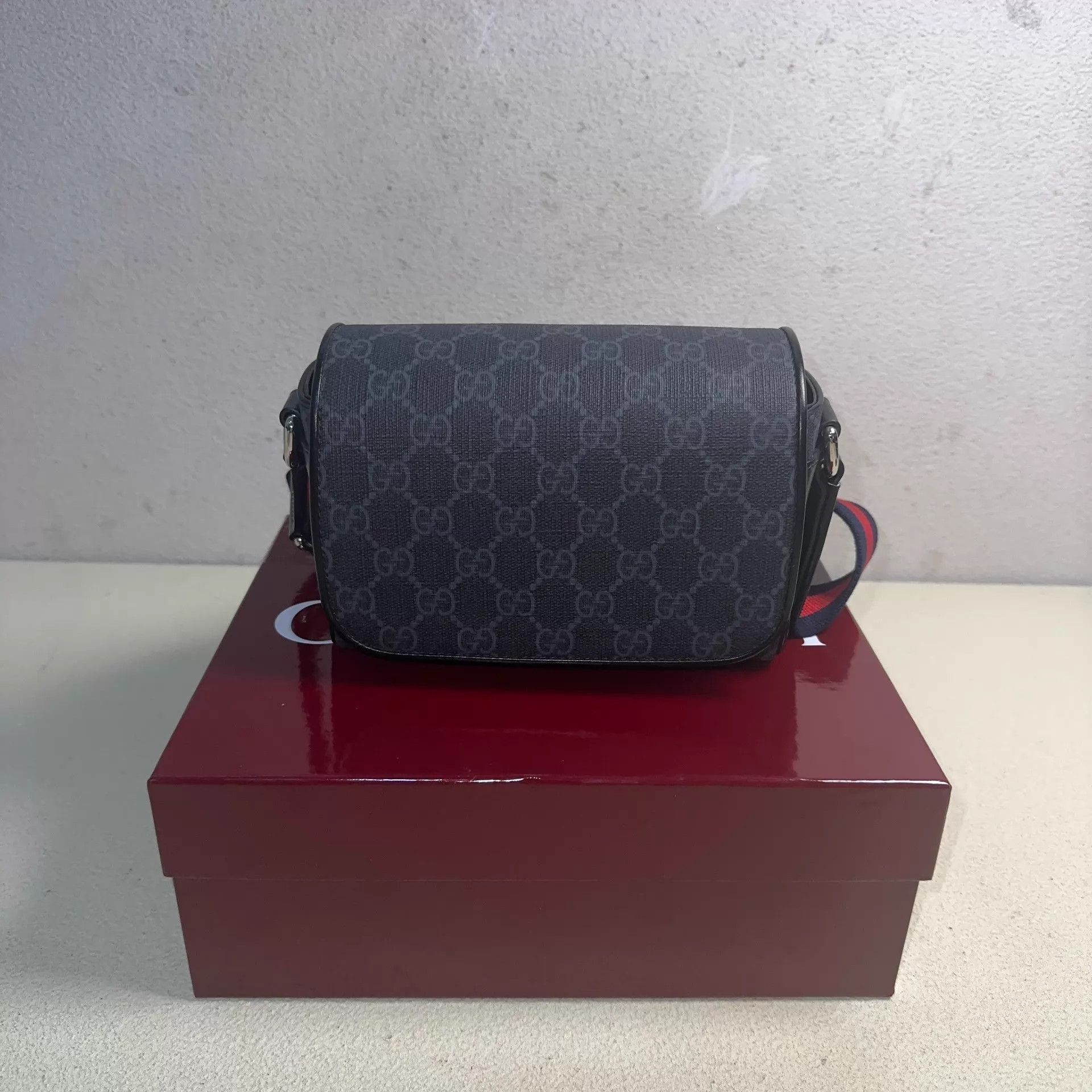 Gucci GUCCI GG Supreme Canvas Mini Crossbody Bag Black Size ONE SIZE - 1 Thumbnail
