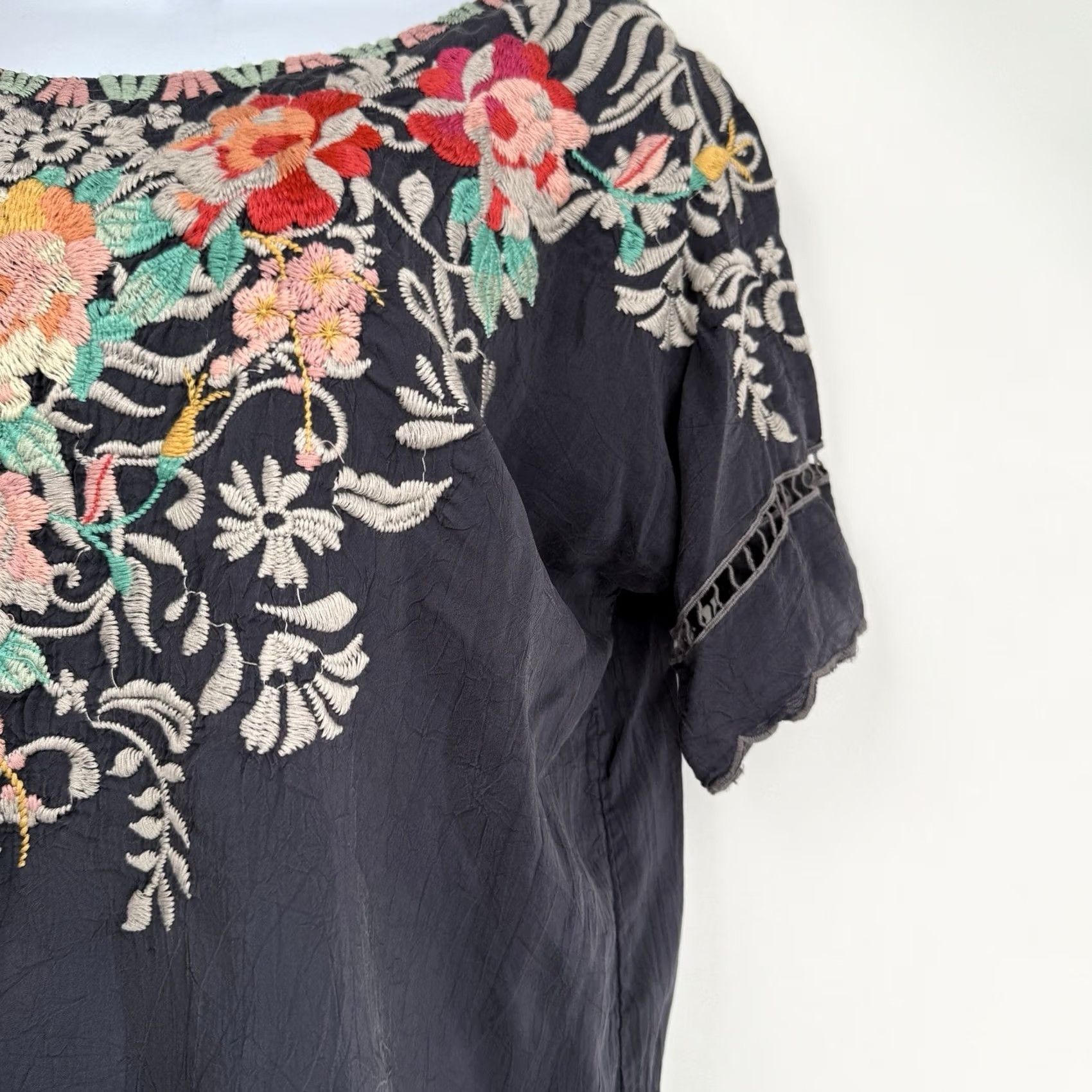 Johnny Was Johnny Was Blouse Short Sleeve Boat Neck Embroidered Rayon Oversized Gray S Womens Size S / US 4 / IT 40 - 4 Thumbnail