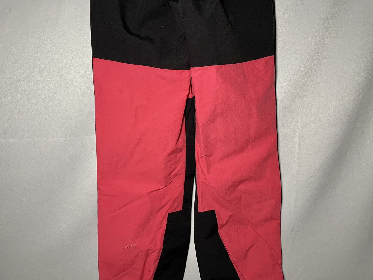 Gucci × The North Face Gucci x The North Face Nylon Pants Size 25" / US 0 / IT 36 - 9 Thumbnail
