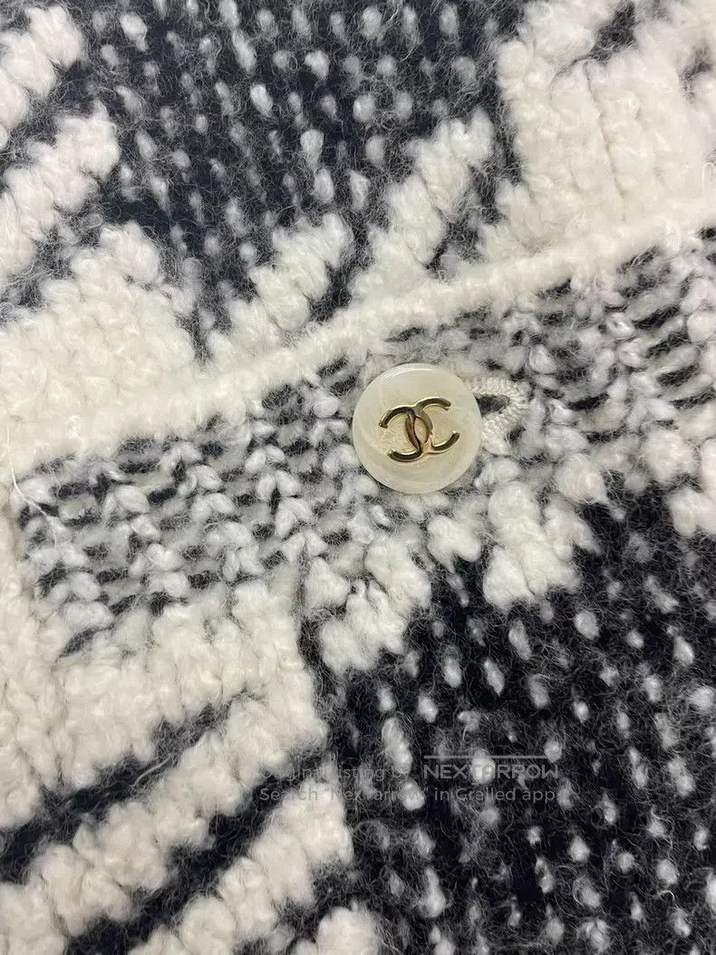 Chanel Chanel Black and white plaid cashmere knitted cardigan jac Size XXS / US 00 / IT 34 - 2 Thumbnail