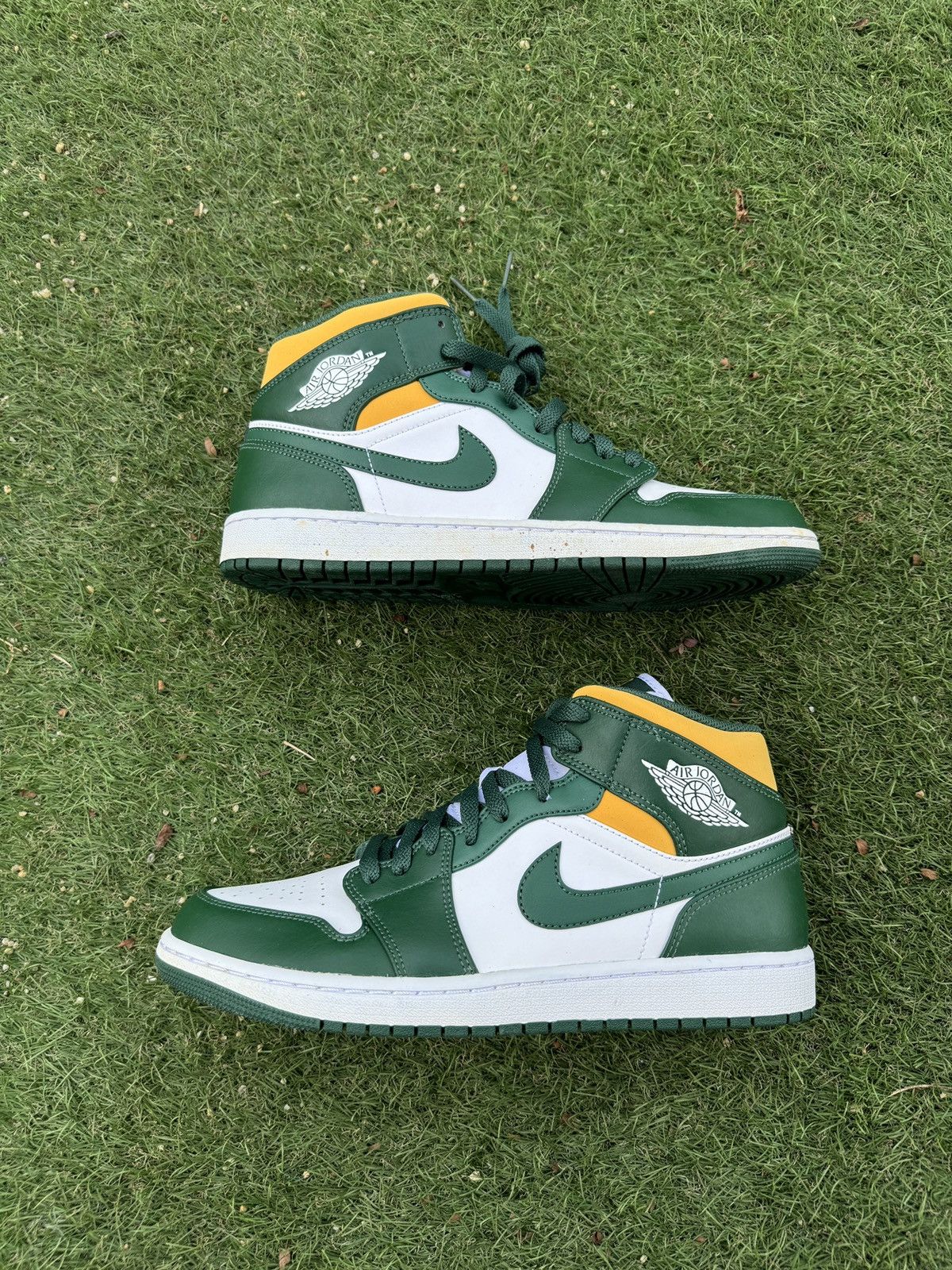 Nike NIKE AIR JORDAN 1 MID SONIC NOBLE GREEN SNEAKERS Size US 10 / EU 43 - 5 Thumbnail