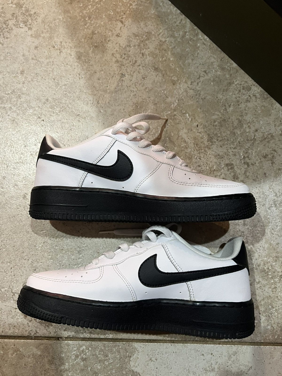 Nike shoes Size US 7 / EU 40 - 2 Thumbnail