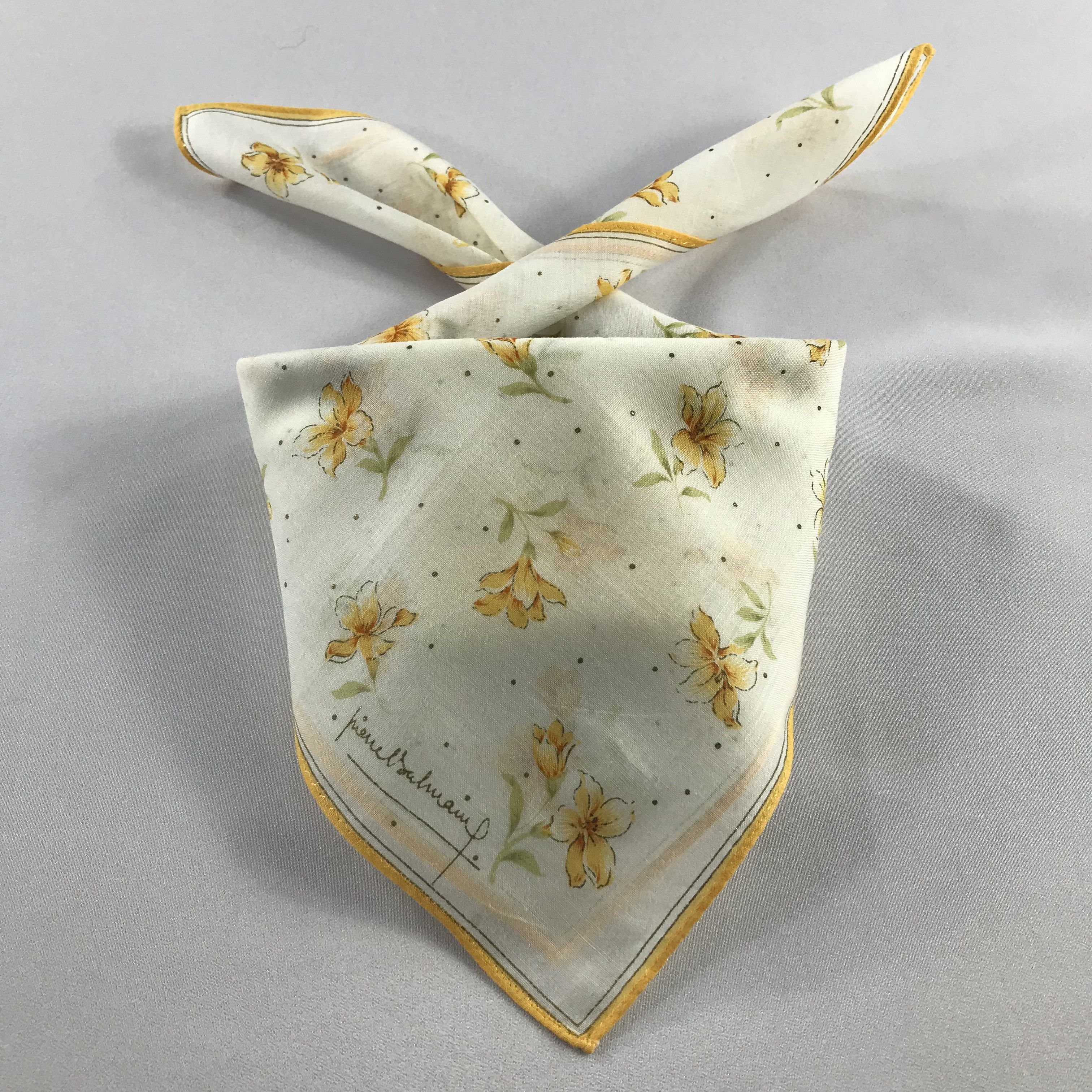 Pierre Balmain Pierre Balmain Handkerchief / Bandana / Neckerchief C539 Size ONE SIZE - 1 Thumbnail
