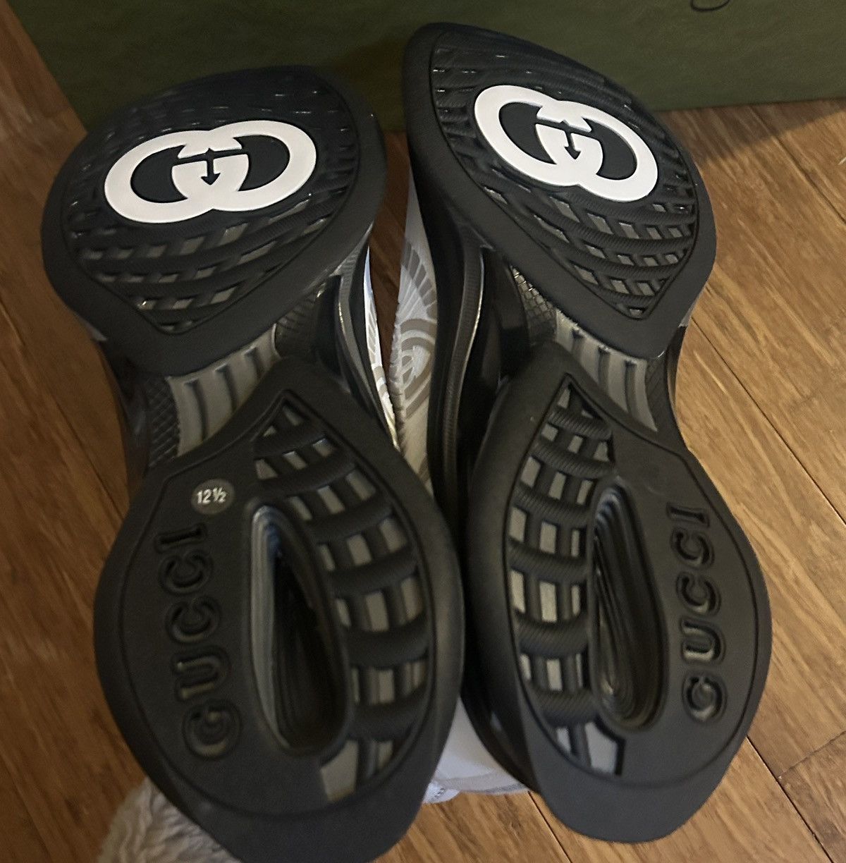 Gucci Gucci Men Run Sneaker Black White size 12.5 Size US 12.5 / EU 45-46 - 5 Thumbnail