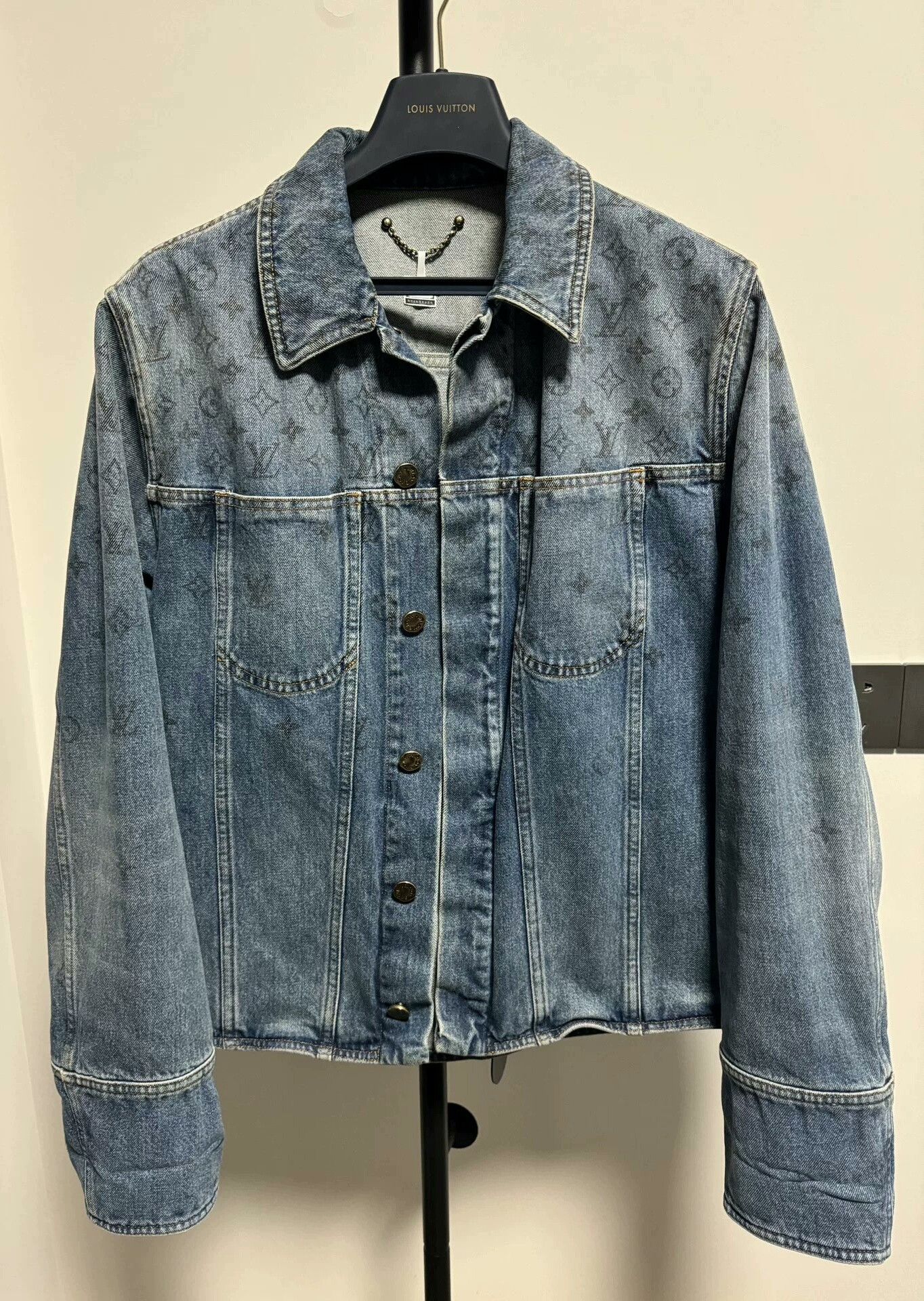Louis Vuitton louis vuitton denim jacket with monogram pattern Size US L / EU 52-54 / 3 - 1 Thumbnail
