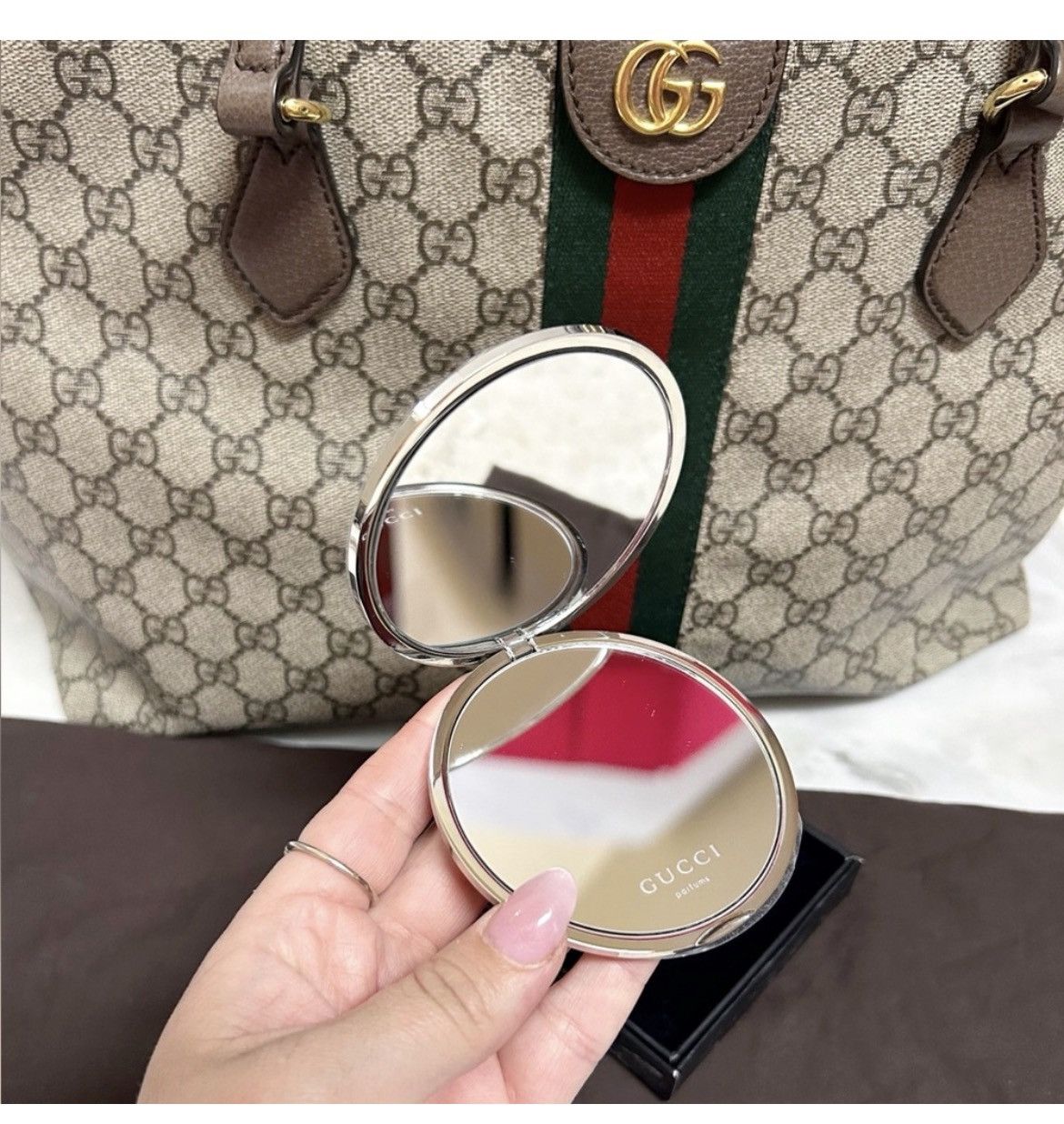 Gucci Authentic Gucci Floral Silver Toned Hand Bag Mirror Size ONE SIZE - 3 Thumbnail