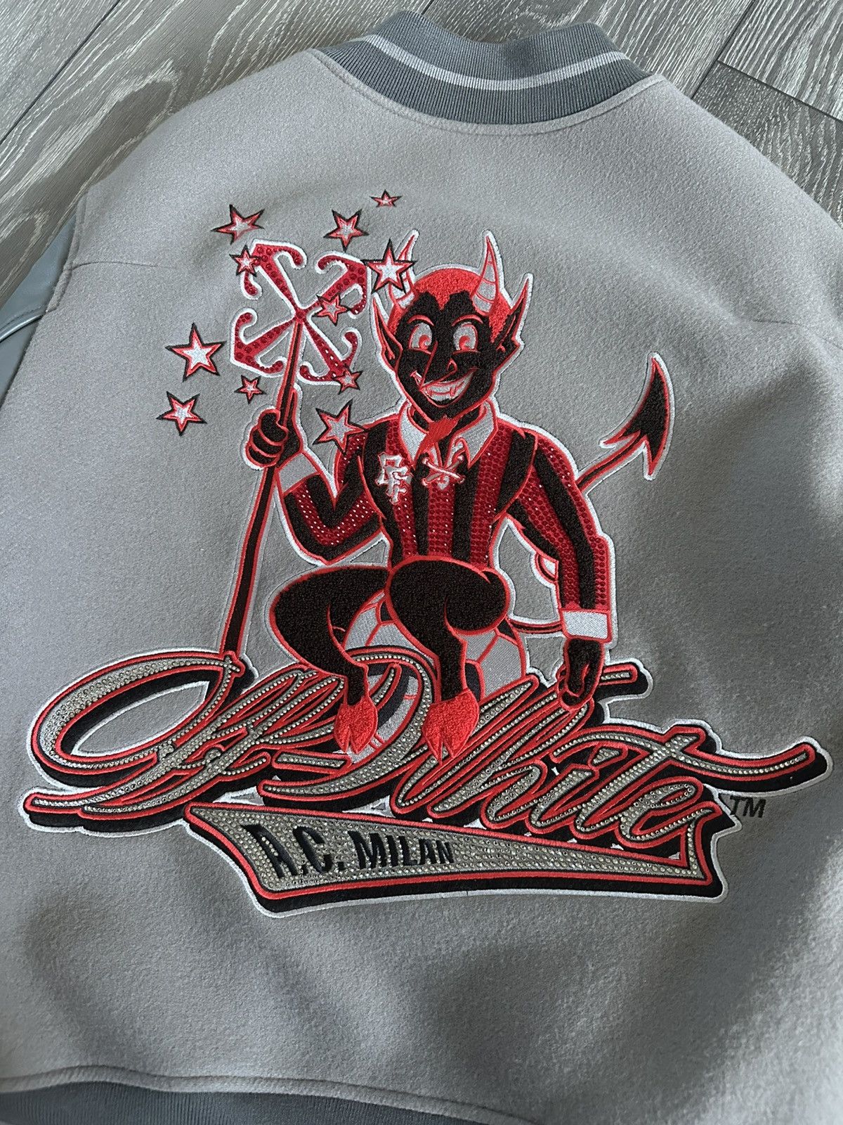 Off-White off white x ac milan 23/24 devil varsity bomber jacket Size US M / EU 48-50 / 2 - 4 Thumbnail