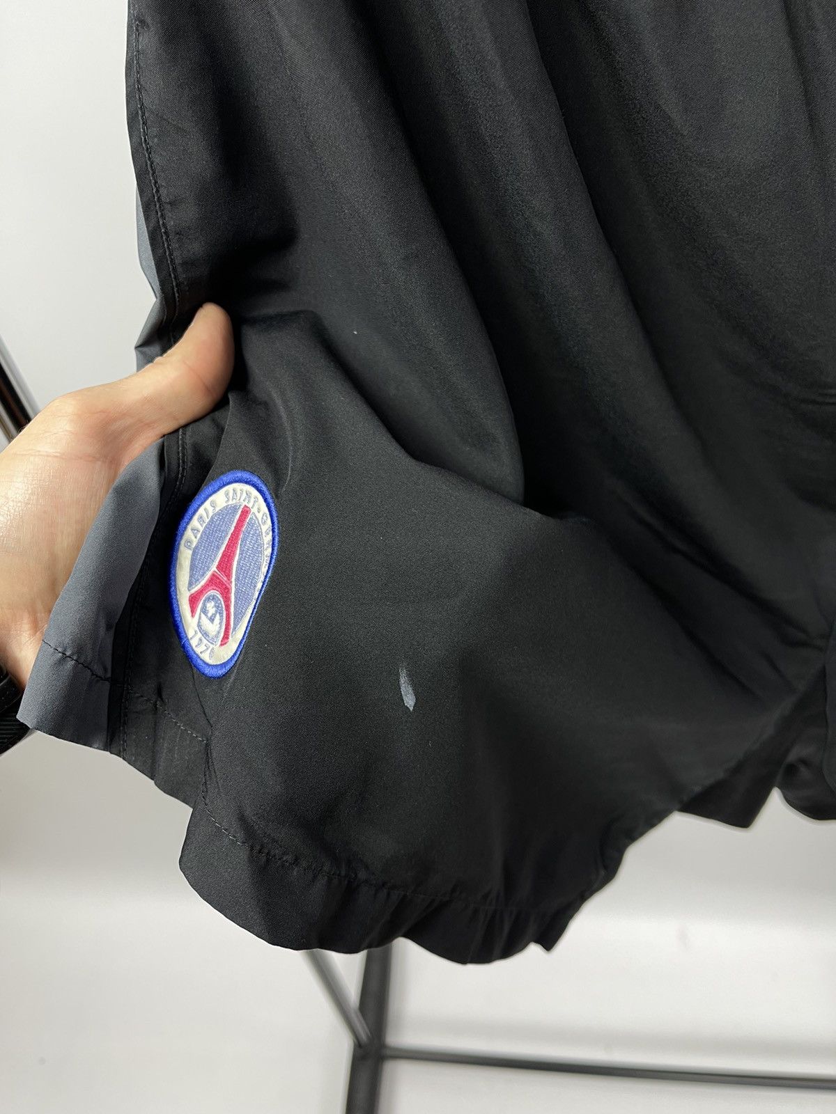 Nike × Vintage Nike Paris Saint - Germain Shorts Size XXL Black 2001-2002 Size US 36 / EU 52 - 3 Thumbnail