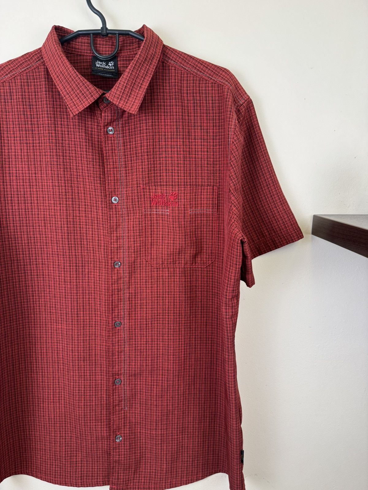 Jack Wolfskin Jack Wolfskin T shirt Shirt Button Up L Checked Casual Red 🏕️ Size US L / EU 52-54 / 3 - 10 Thumbnail