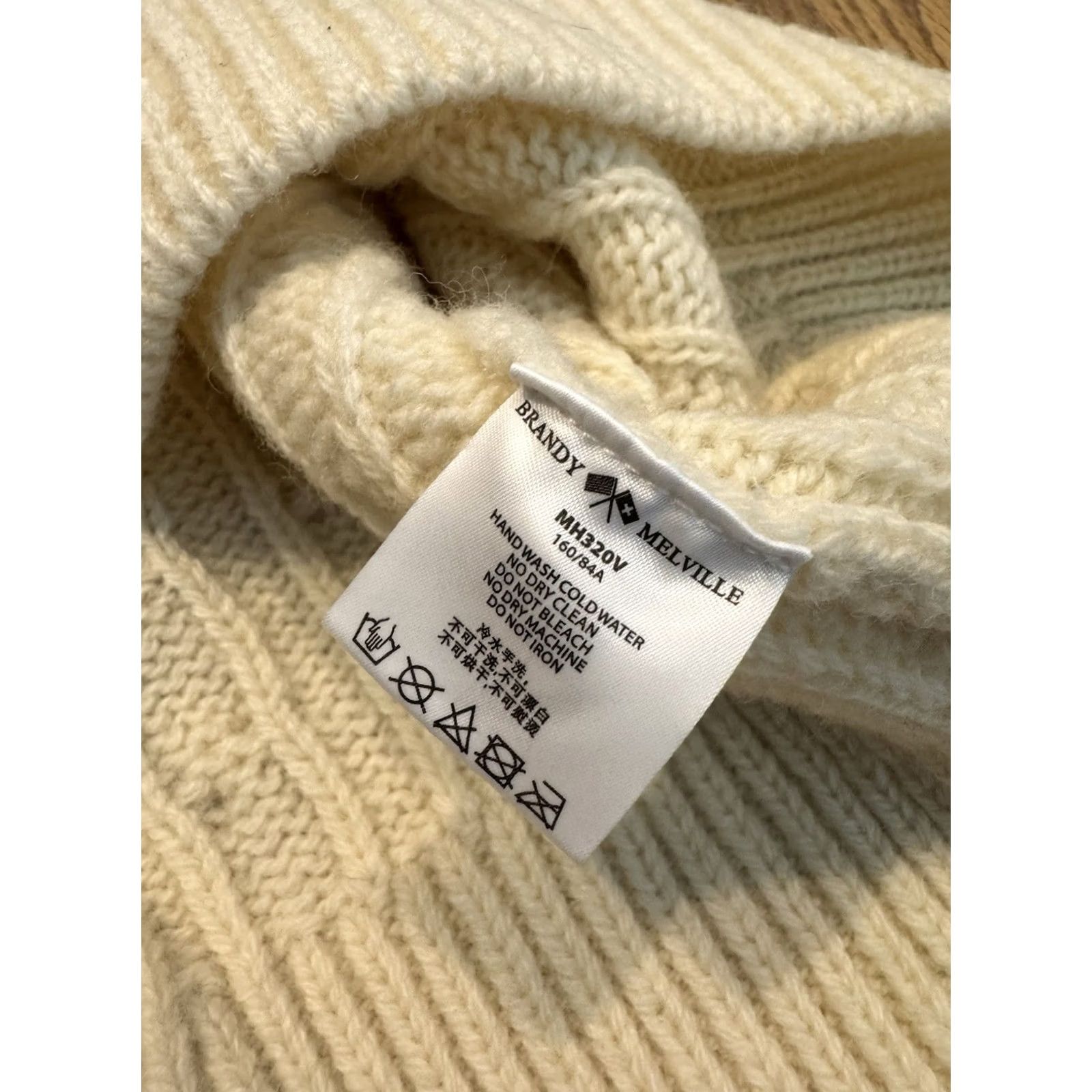 Brandy Melville Brandy Melville Sweater Cardigan Wool Blend V-Neck Cable Knit One Size Cream Women Fall Winter Spring NWT Size ONE SIZE - 6 Thumbnail