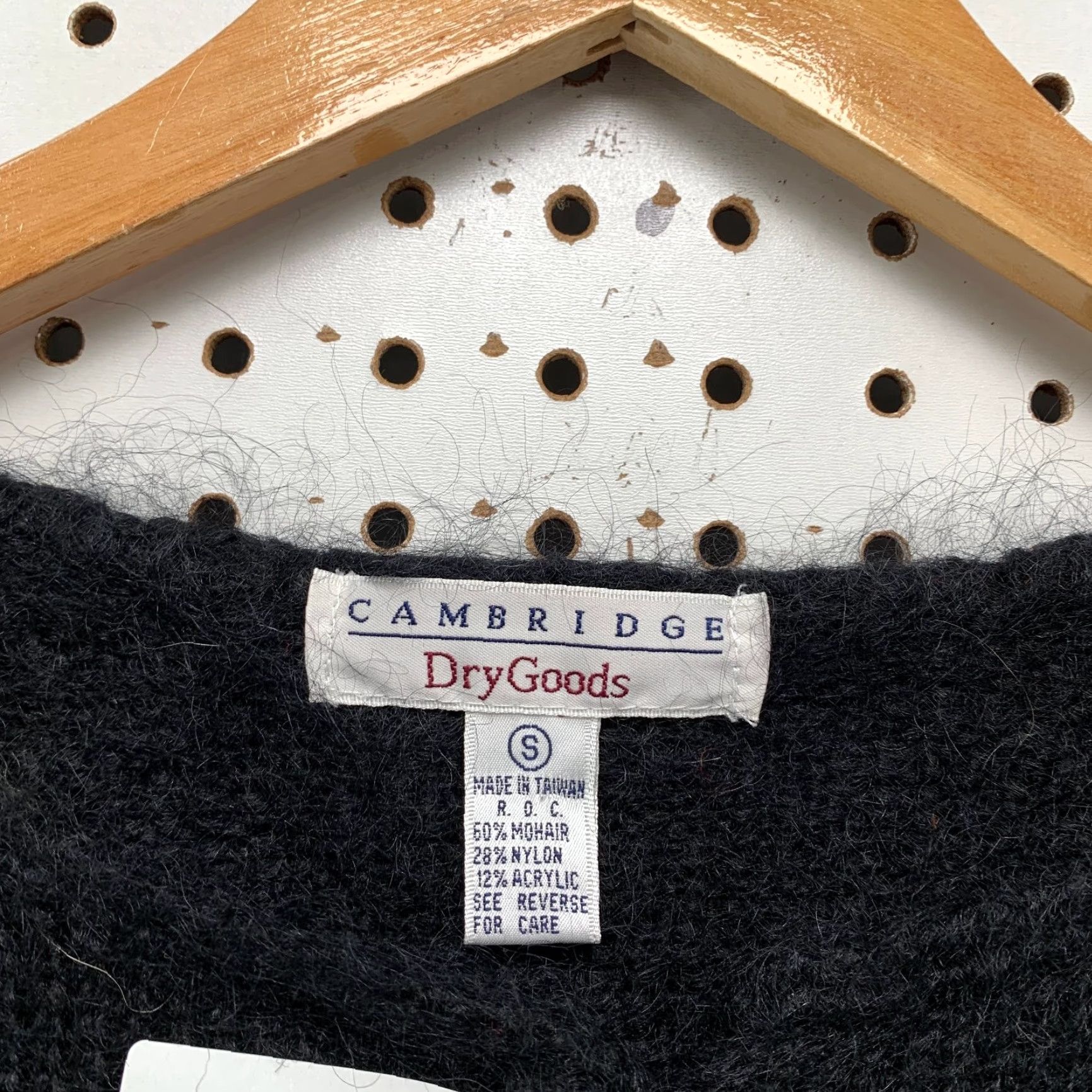Vintage VINTAGE Cambridge Mohair Floral Cardigan Womens S Black Flower Taiwan Size S / US 4 / IT 40 - 6 Thumbnail