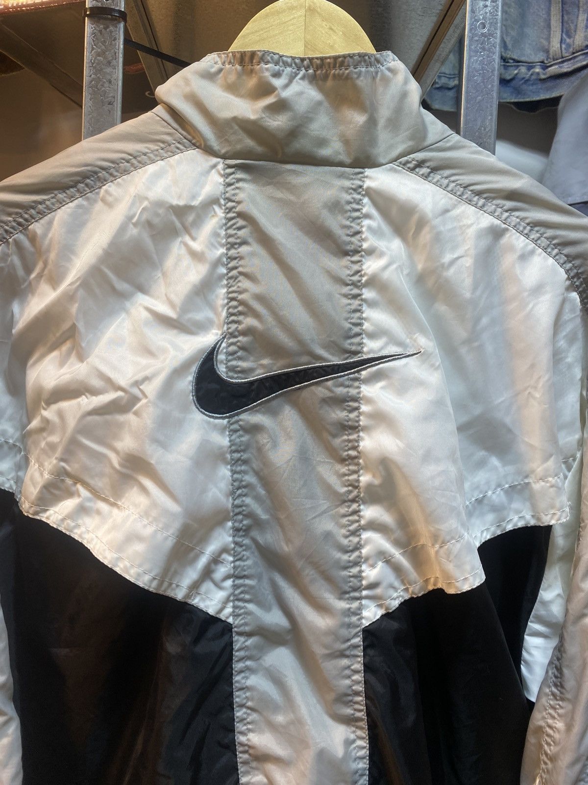Nike Vintage Nike Swoosh Windbreaker Jacket Size US L / EU 52-54 / 3 - 7 Thumbnail