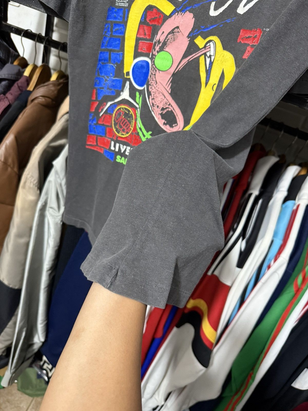 Band Tees Vintage pink floyd the wall live in berlin 90 concert tshirt Size US M / EU 48-50 / 2 - 3 Thumbnail