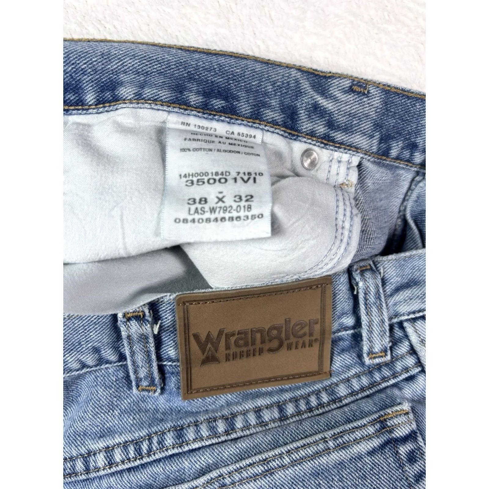 Wrangler Wrangler Jeans Men’s 38x32 Rugged Wear Blue Denim High Rise Regular Bootcut 5-Pocket Logo Cowboy Southwestern USA Mens Size US 38 / EU 54 - 6 Thumbnail