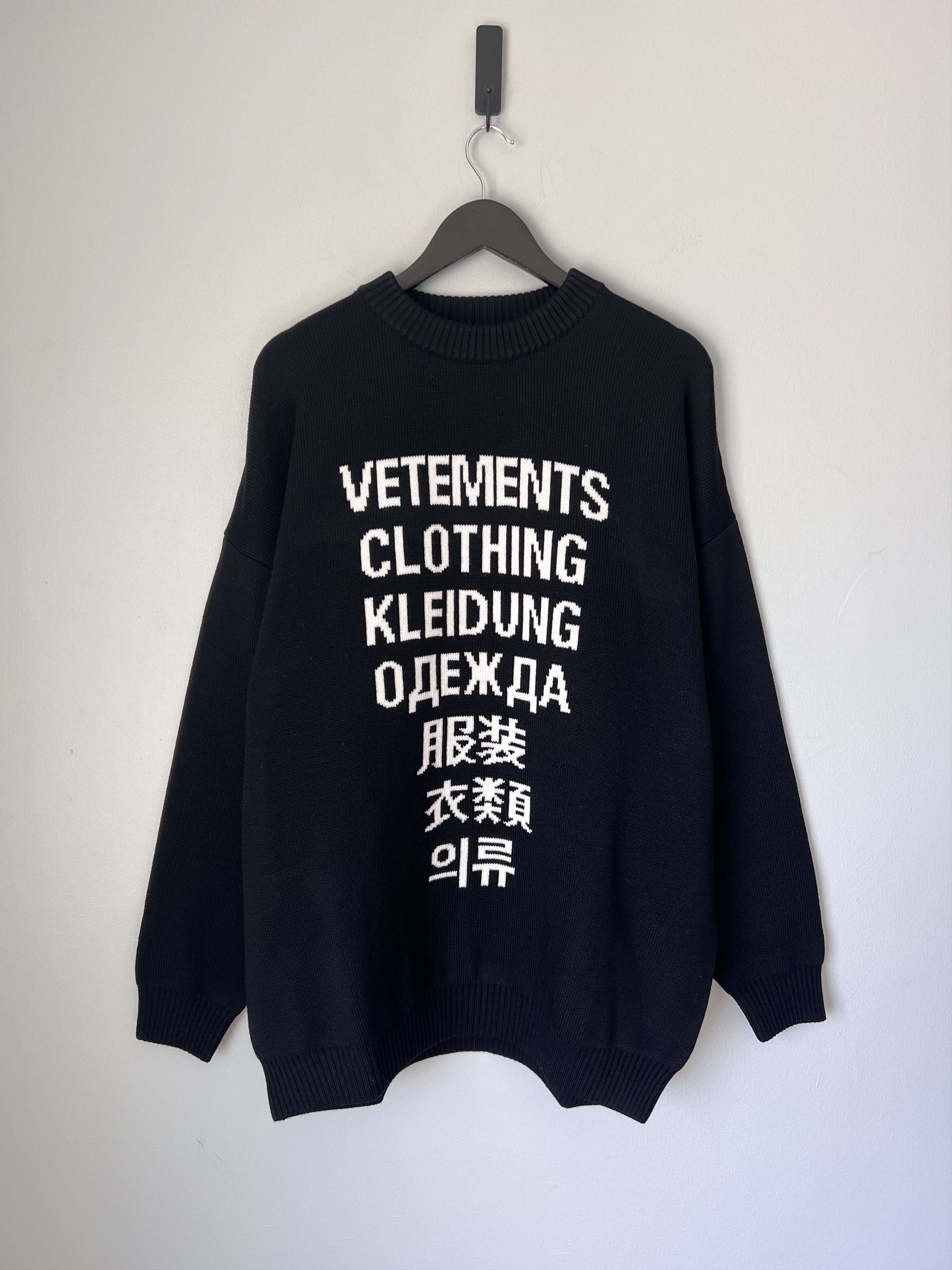 Vetements Vetements Translation Sweater in Black Size US L / EU 52-54 / 3 - 1 Thumbnail