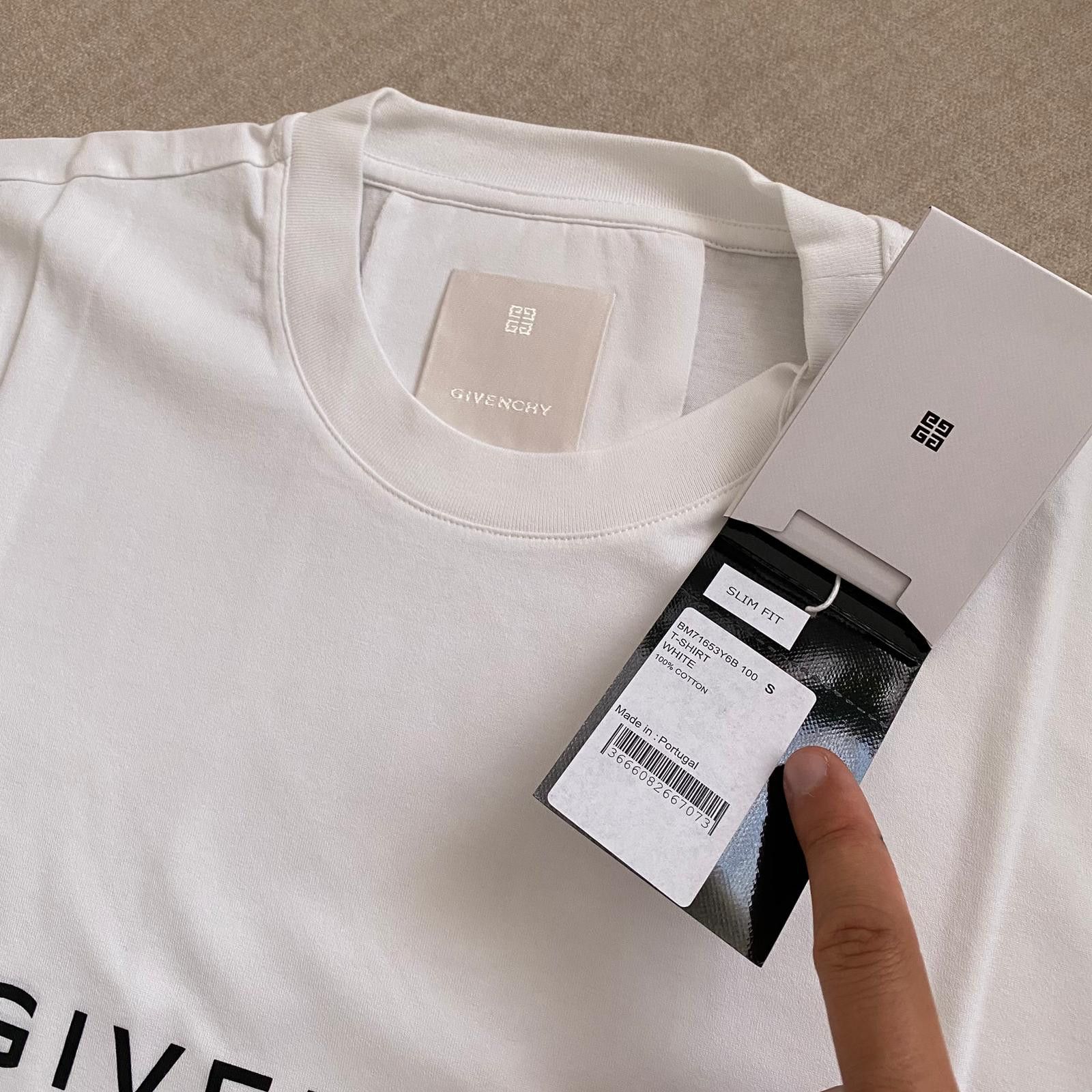 Givenchy White Reverse Logo T-Shirt Size US S / EU 44-46 / 1 - 7 Thumbnail