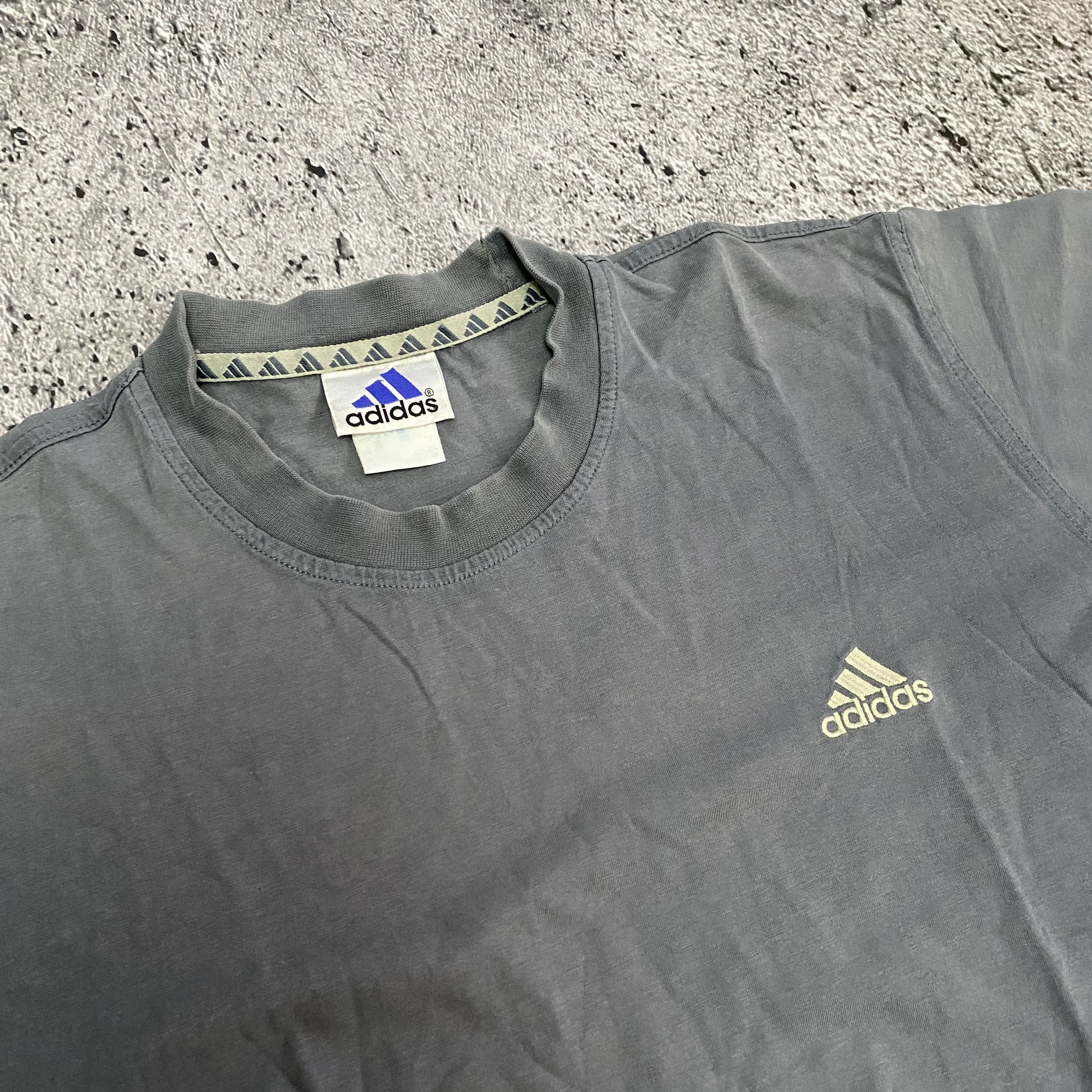 Adidas × Vintage Vintage ADIDAS Retro Oversize Centre Logo Tshirt 90s Size US M / EU 48-50 / 2 - 1 Thumbnail