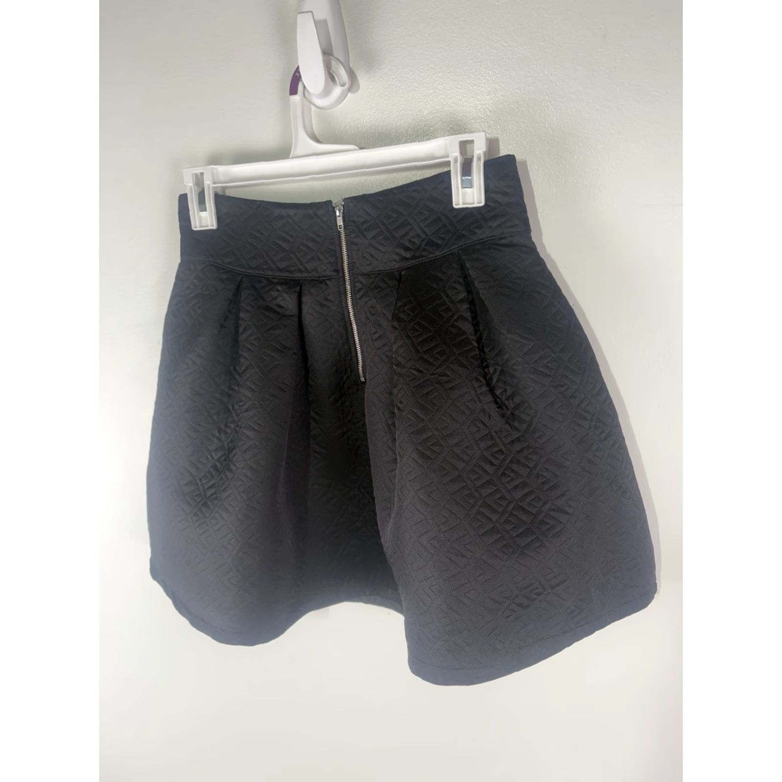Vintage Freeway Black Quilted Pleated A-Line Mini Skirt Womens S USA Size 28" / US 6 / IT 42 - 2 Thumbnail