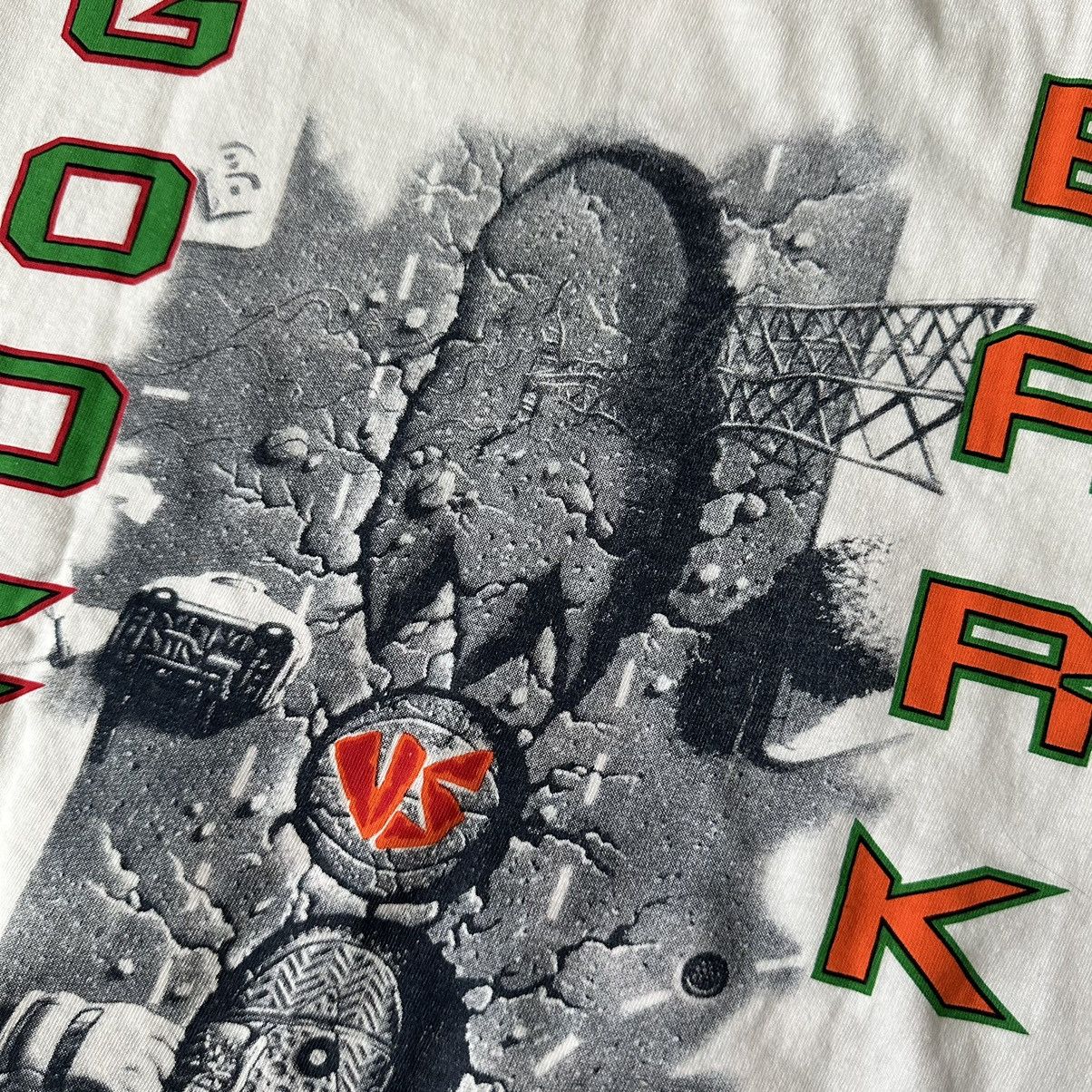 Band Tees × Nike × Vintage Vintage Nike 1992 Godzilla Vs Charles Barkley T Shirt Size US L / EU 52-54 / 3 - 16 Thumbnail