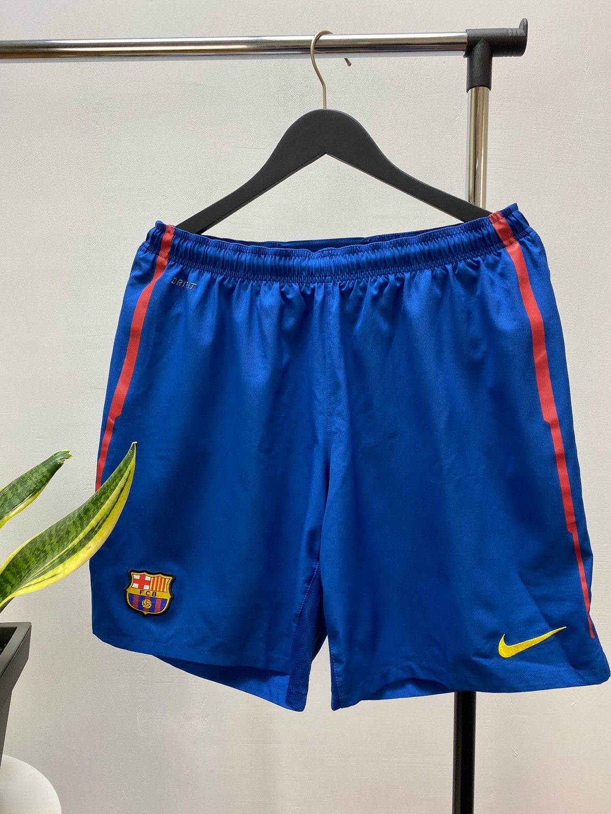 Nike × Vintage VINTAGE NIKE FC BARCELONA SHORTS SOCCER JERSEY DRILL Y2K Size US 36 / EU 52 - 1 Thumbnail