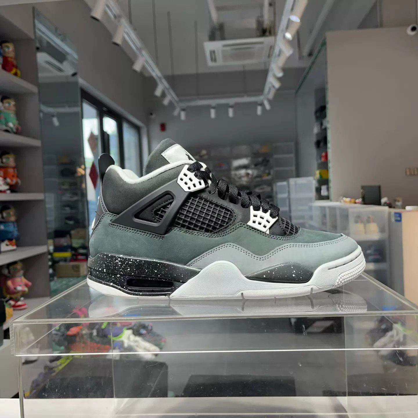 Nike Air Jordan 4 Fear 42.5 Near Mint Size US 9.5 / EU 42-43 - 3 Thumbnail